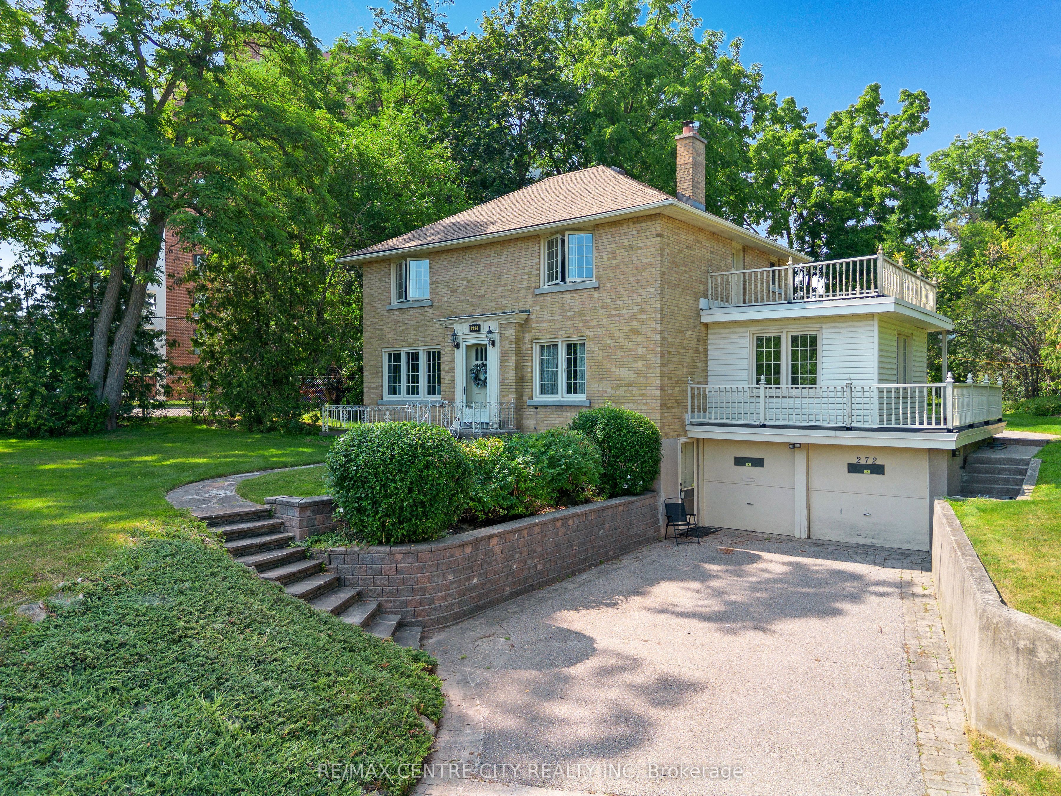 272 Sheldon Avenue N Property Photo 2