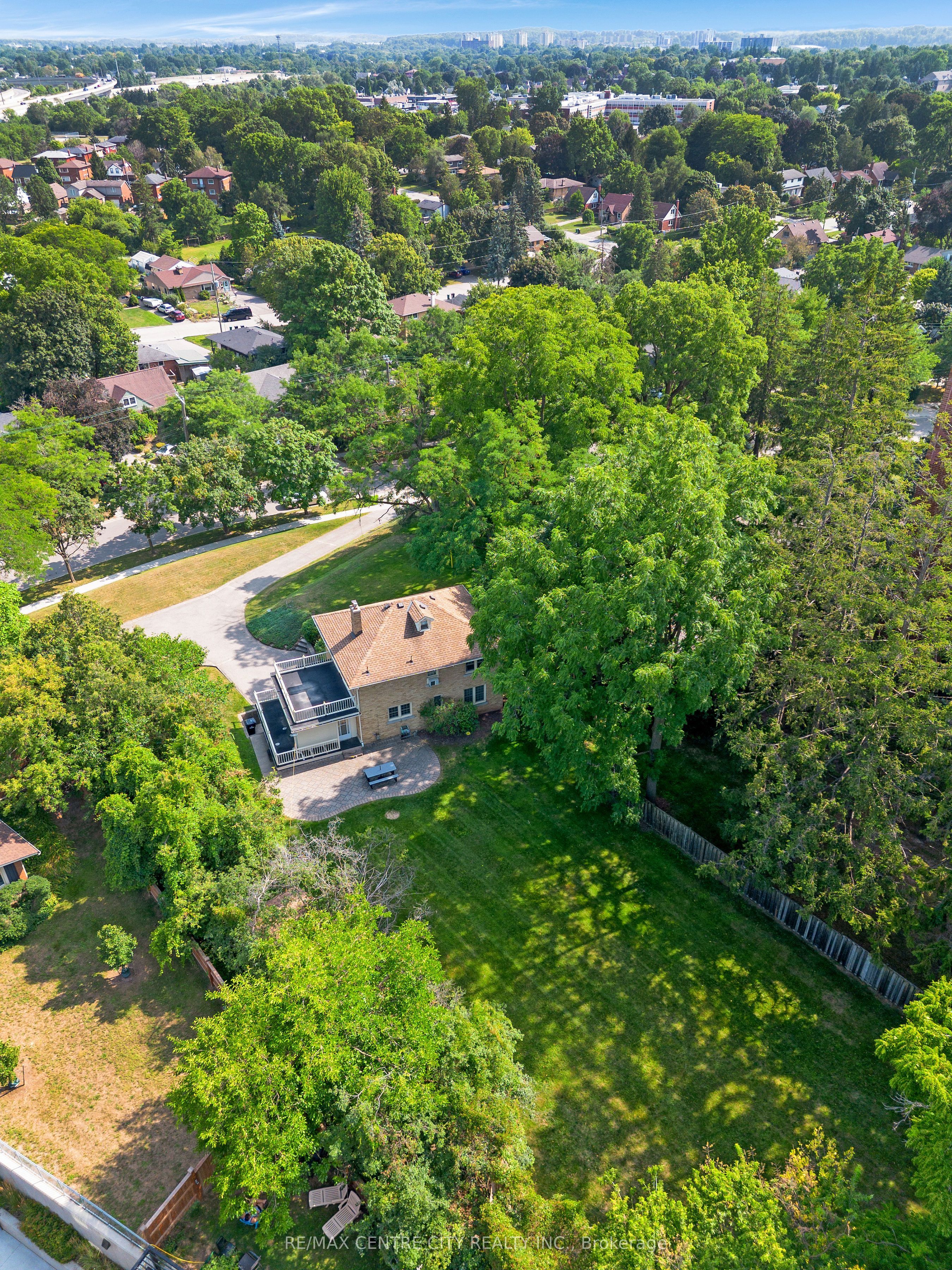 272 Sheldon Avenue N Property Photo 8