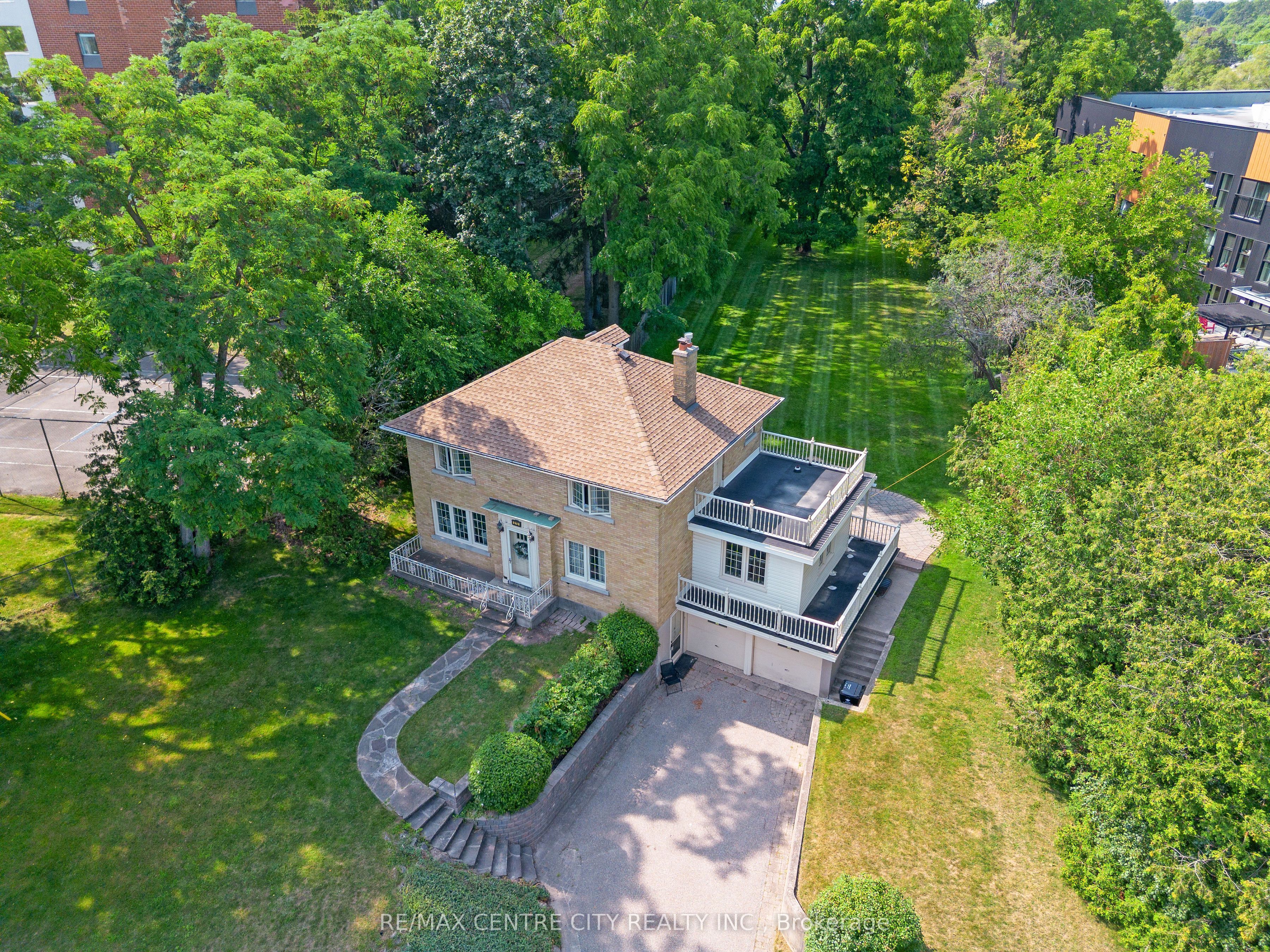 272 Sheldon Avenue N Property Photo 11