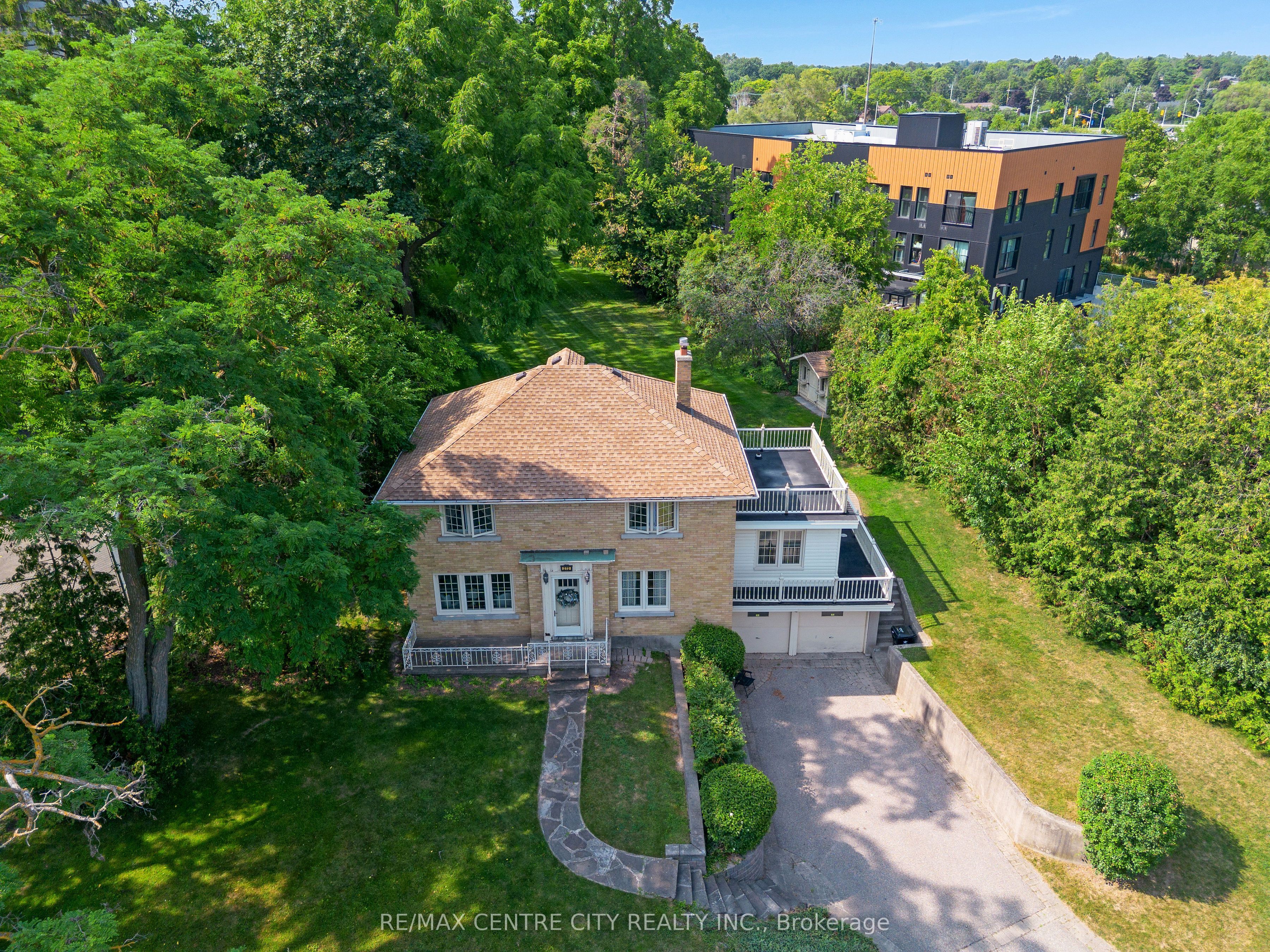272 Sheldon Avenue N Property Photo 13