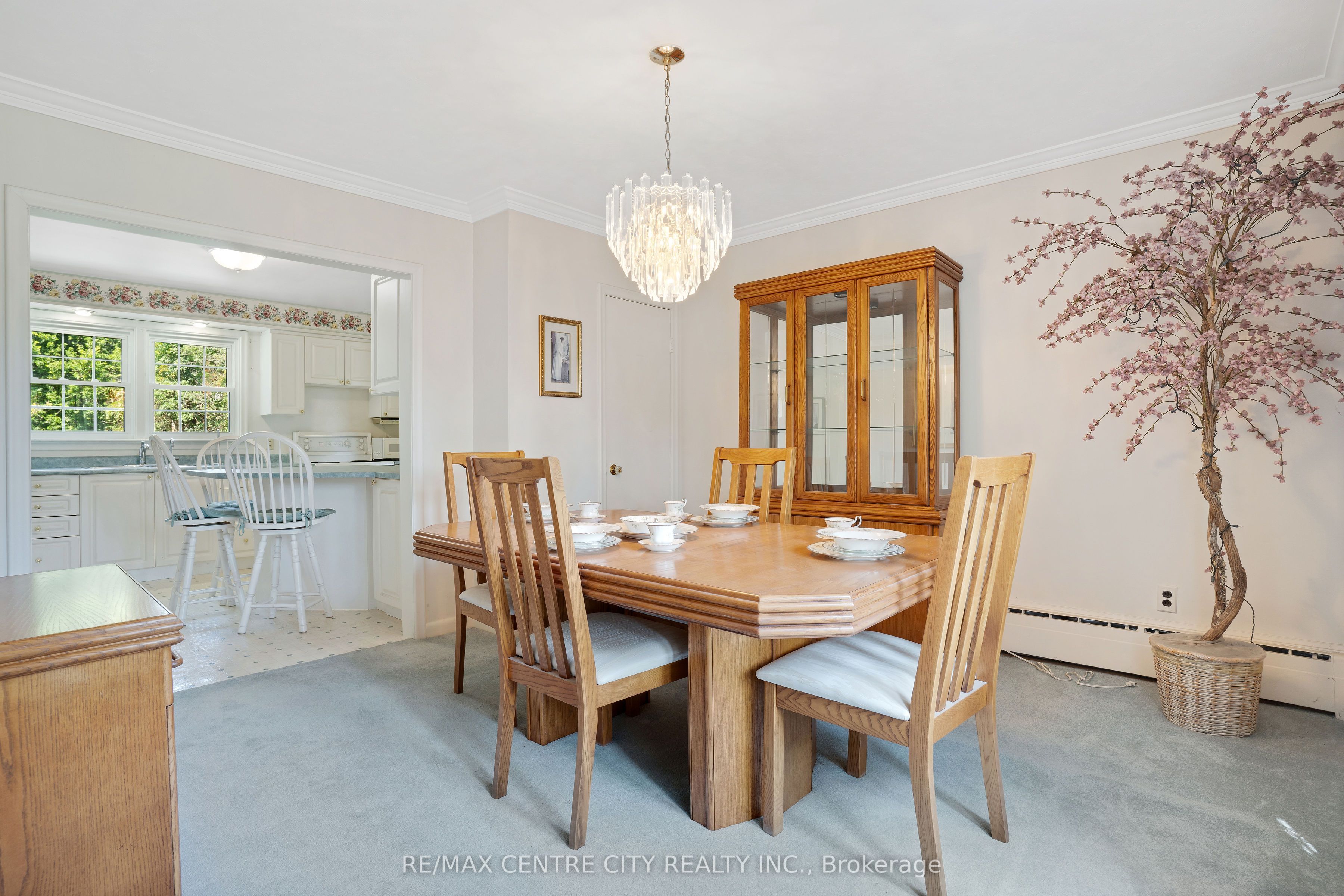 272 Sheldon Avenue N Property Photo 19