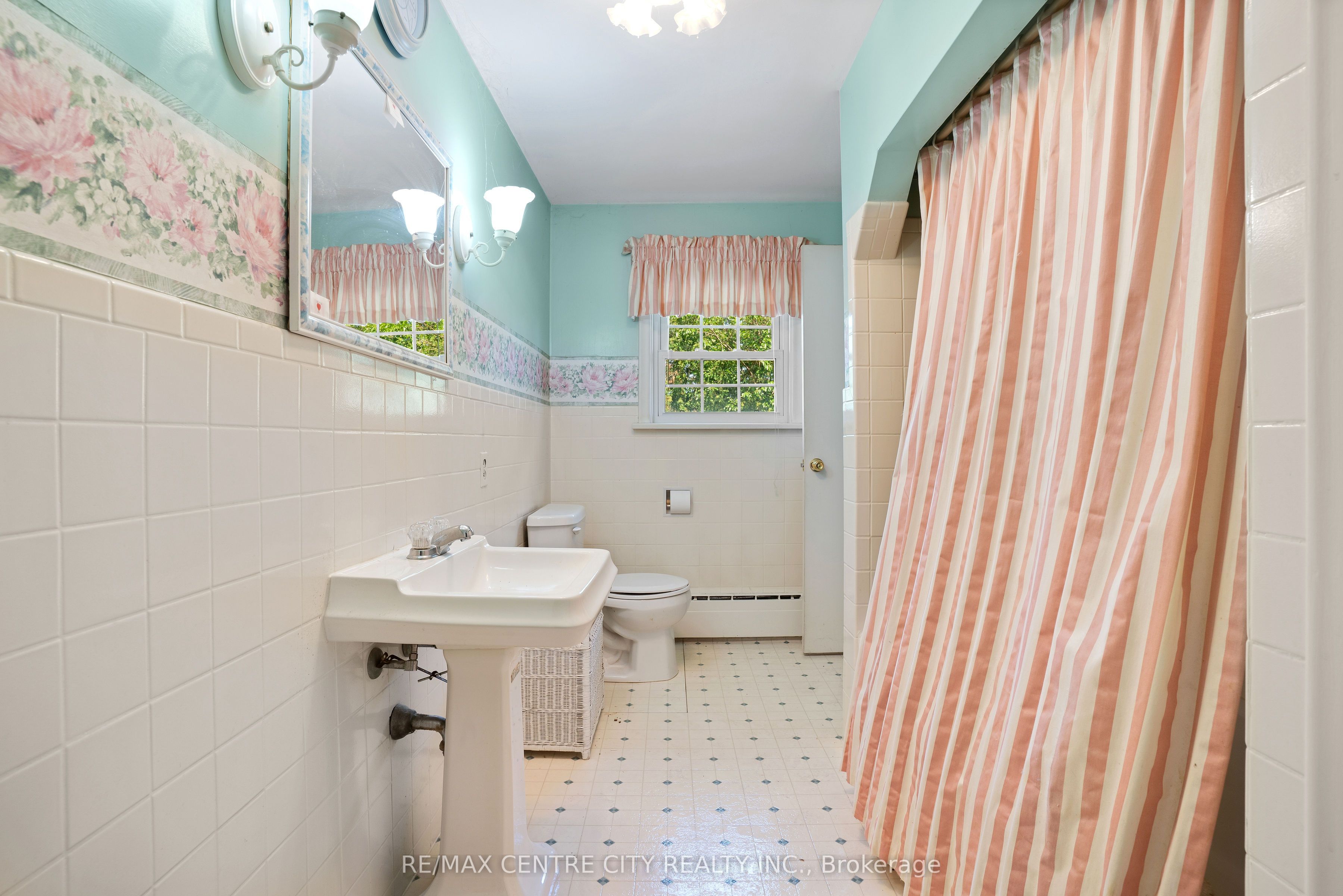 272 Sheldon Avenue N Property Photo 34