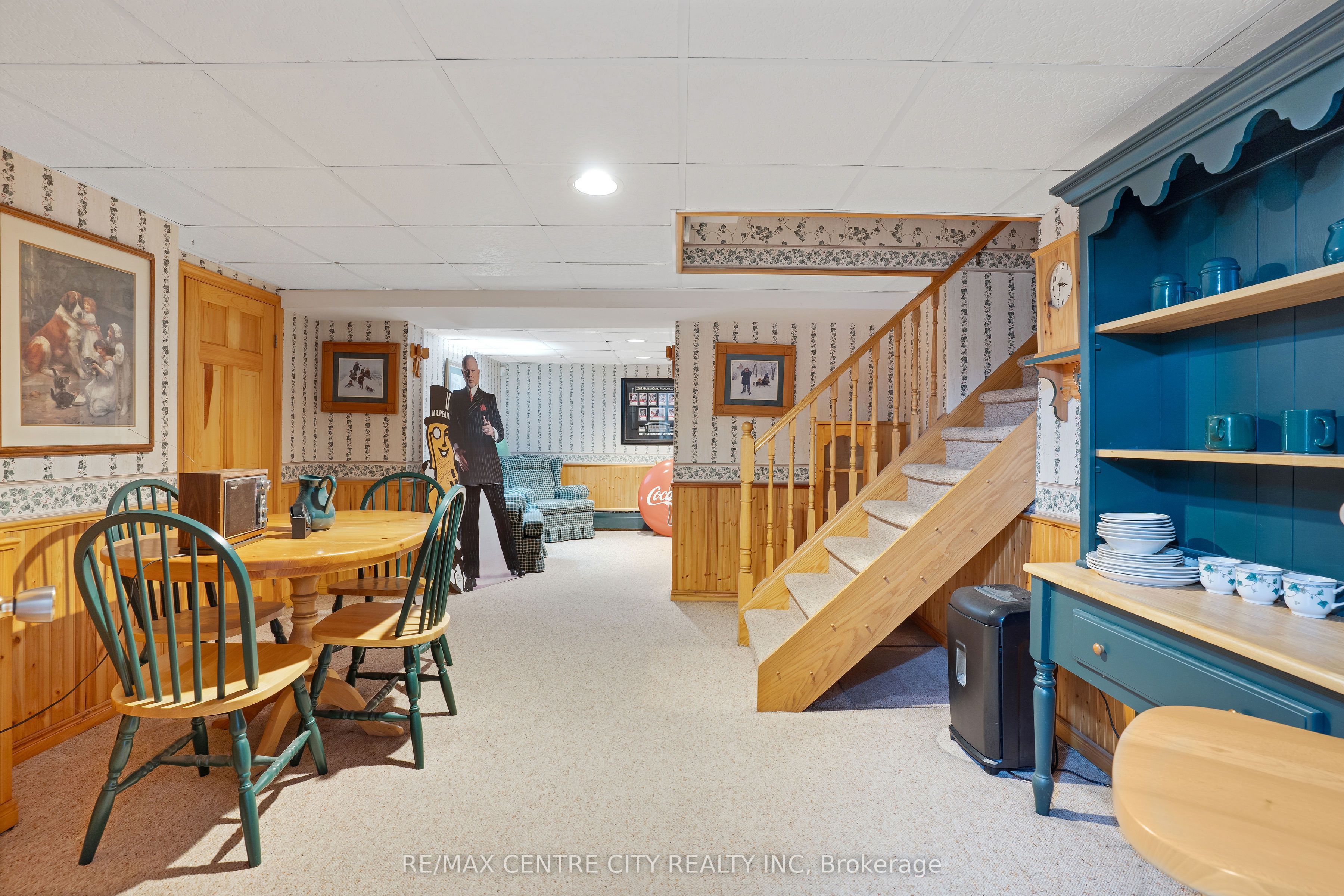 272 Sheldon Avenue N Property Photo 36