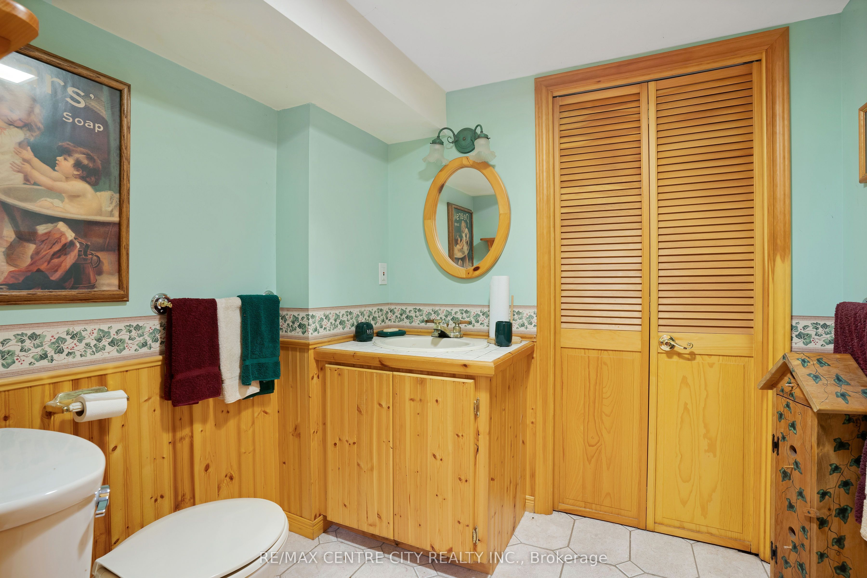 272 Sheldon Avenue N Property Photo 41
