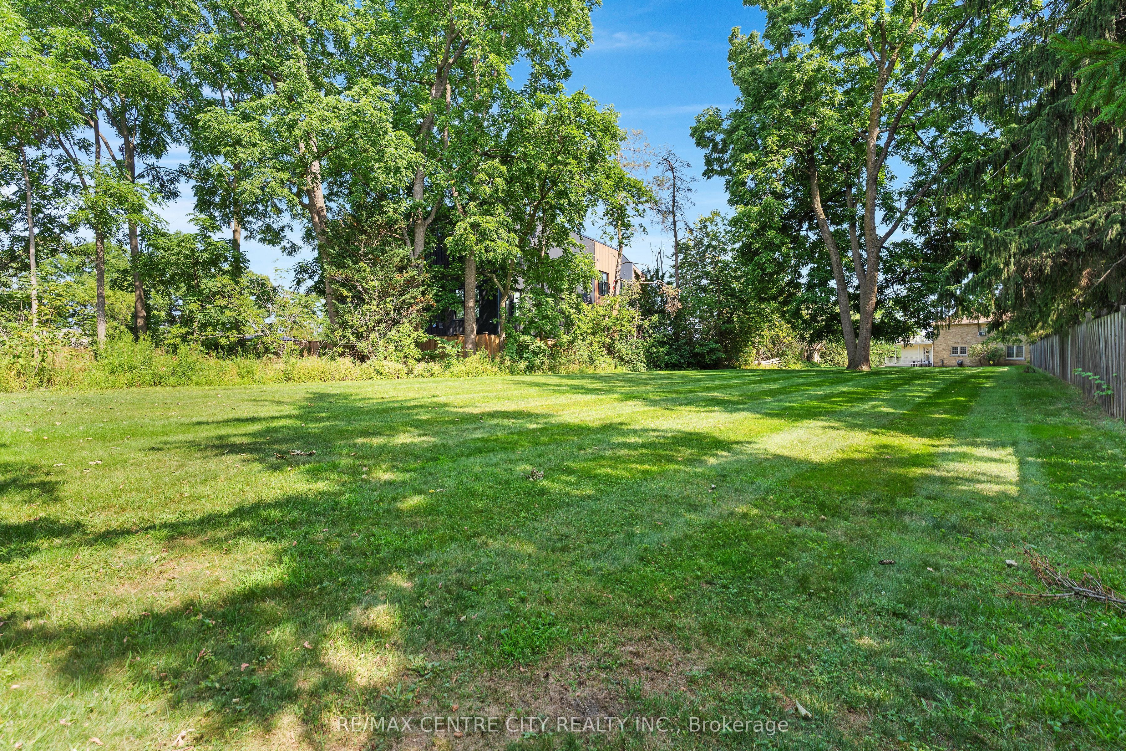 272 Sheldon Avenue N Property Photo 46
