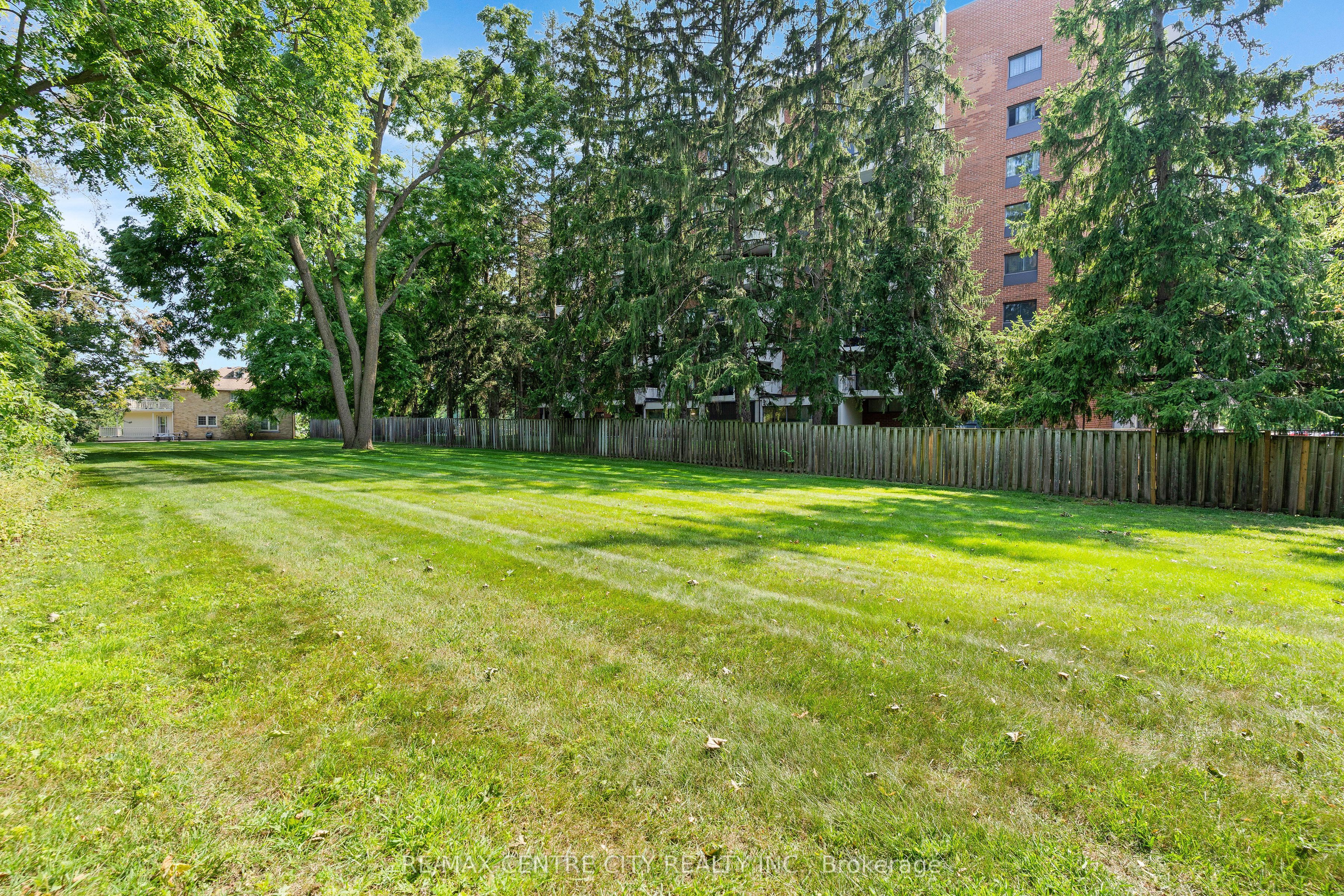 272 Sheldon Avenue N Property Photo 47