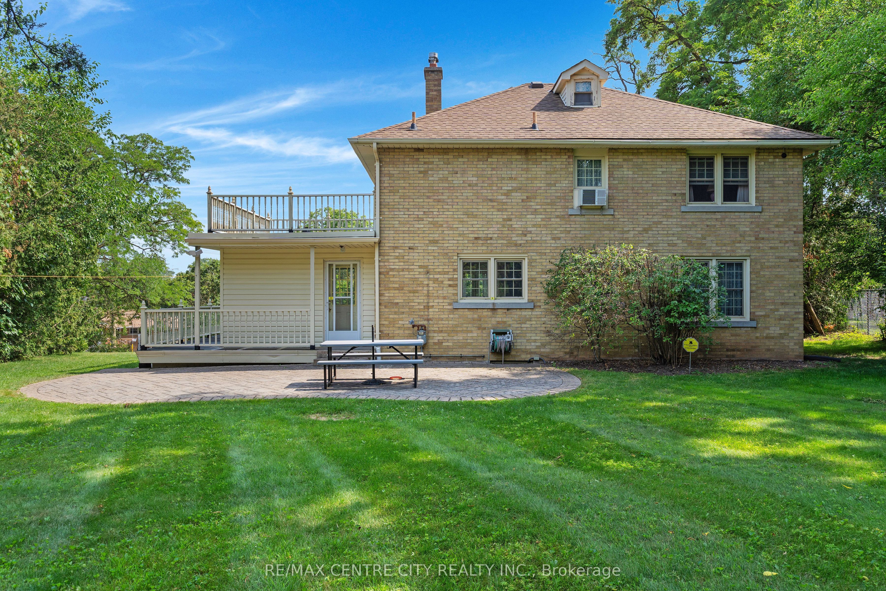 272 Sheldon Avenue N Property Photo 48