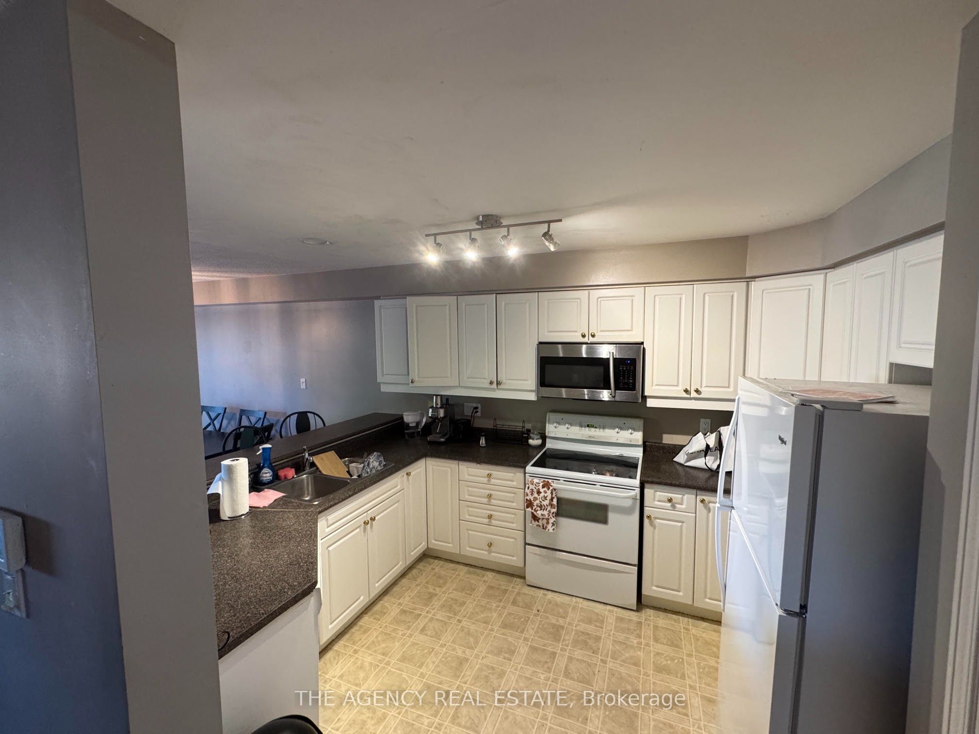 320 Ambleside Drive 60 Property Photo 6