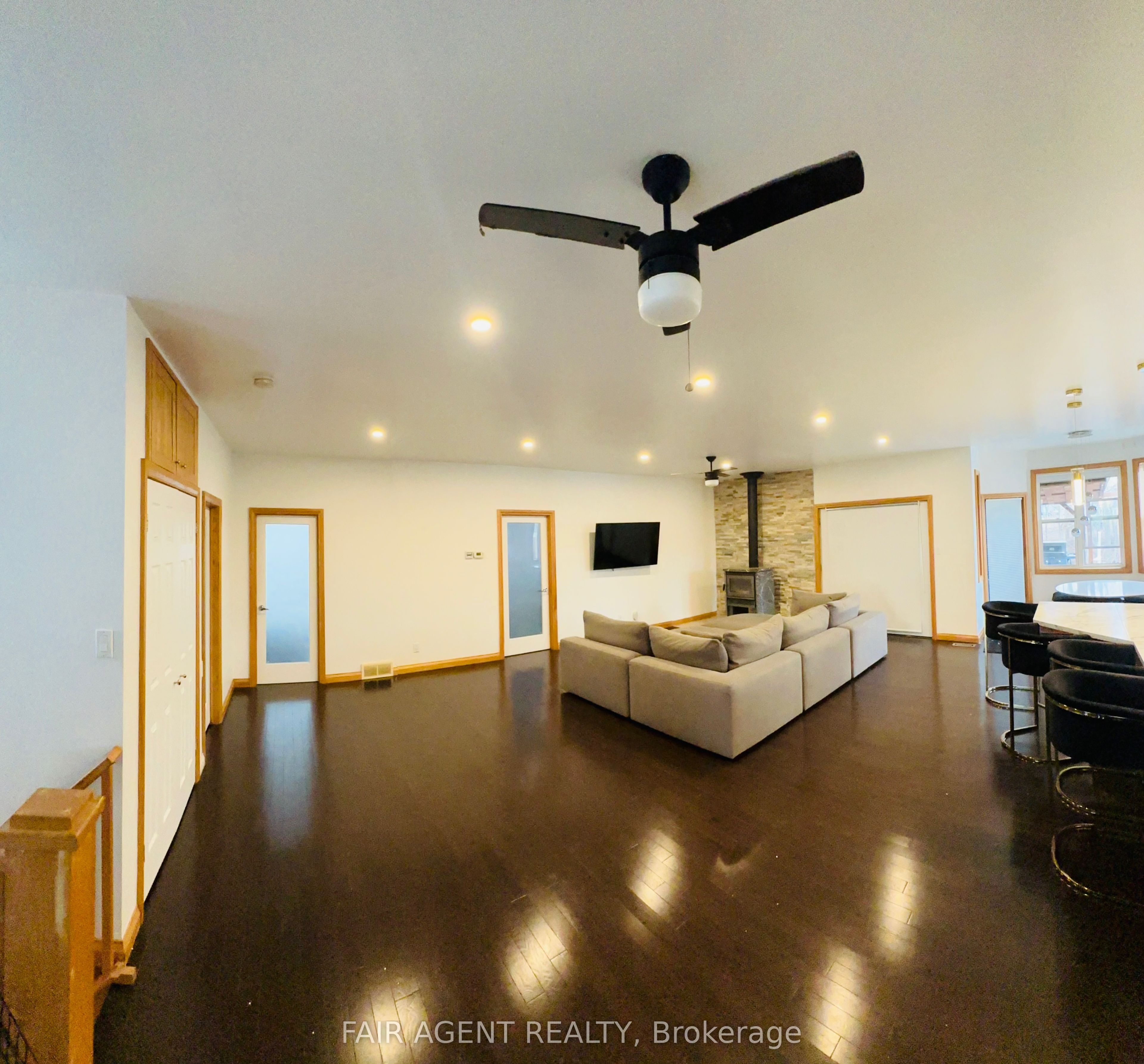 56091 Maple Grove Line Property Photo 5
