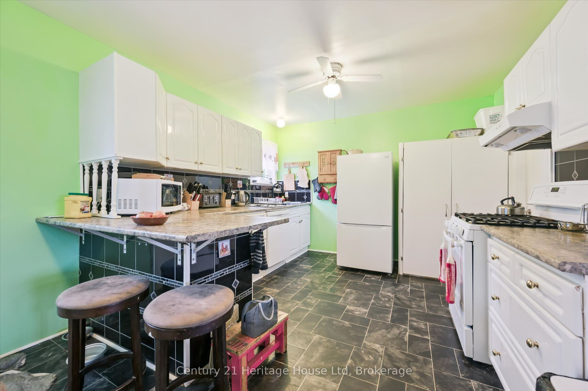 25 Fourth Avenue Property Photo 16
