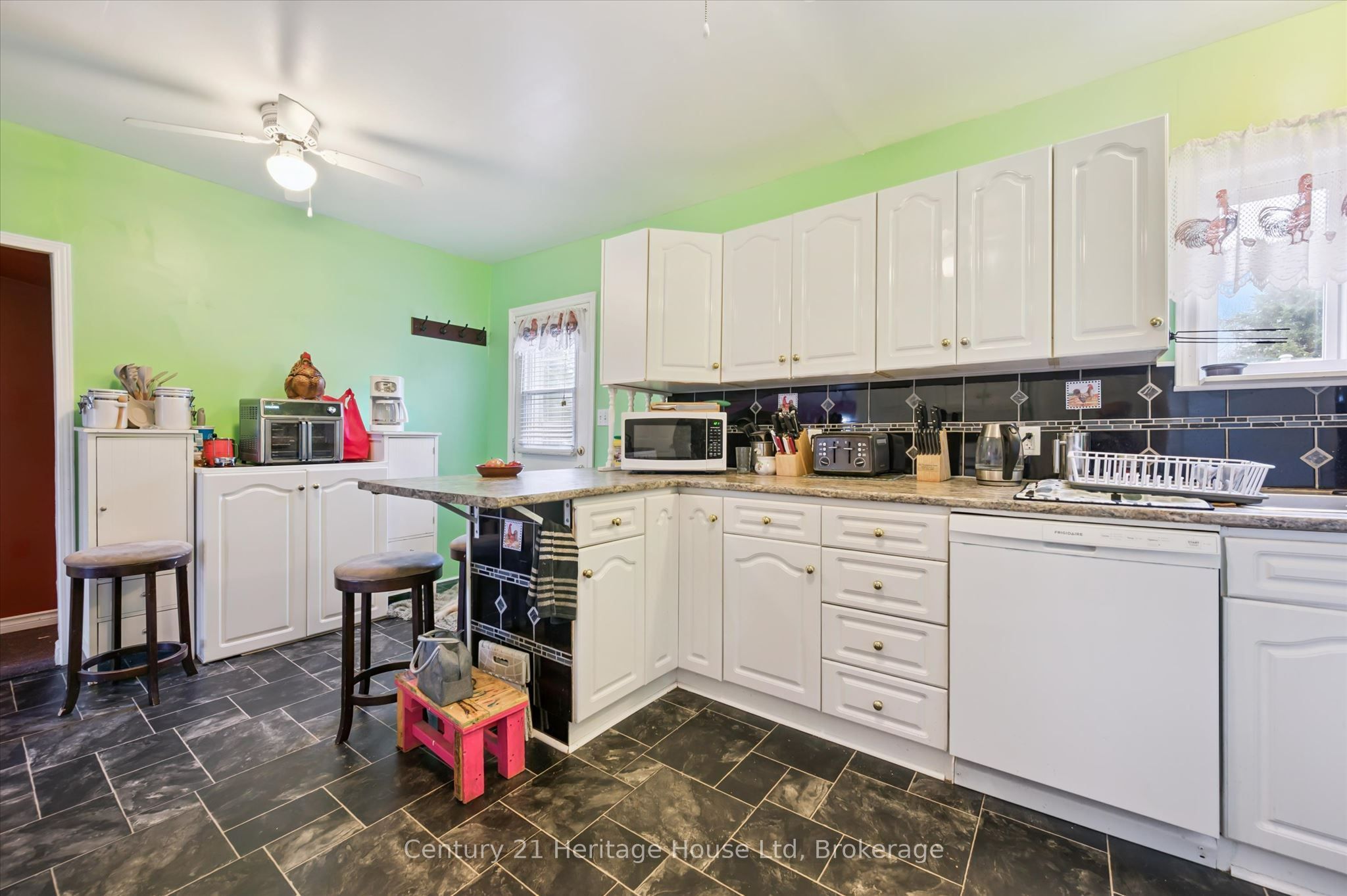 25 Fourth Avenue Property Photo 18