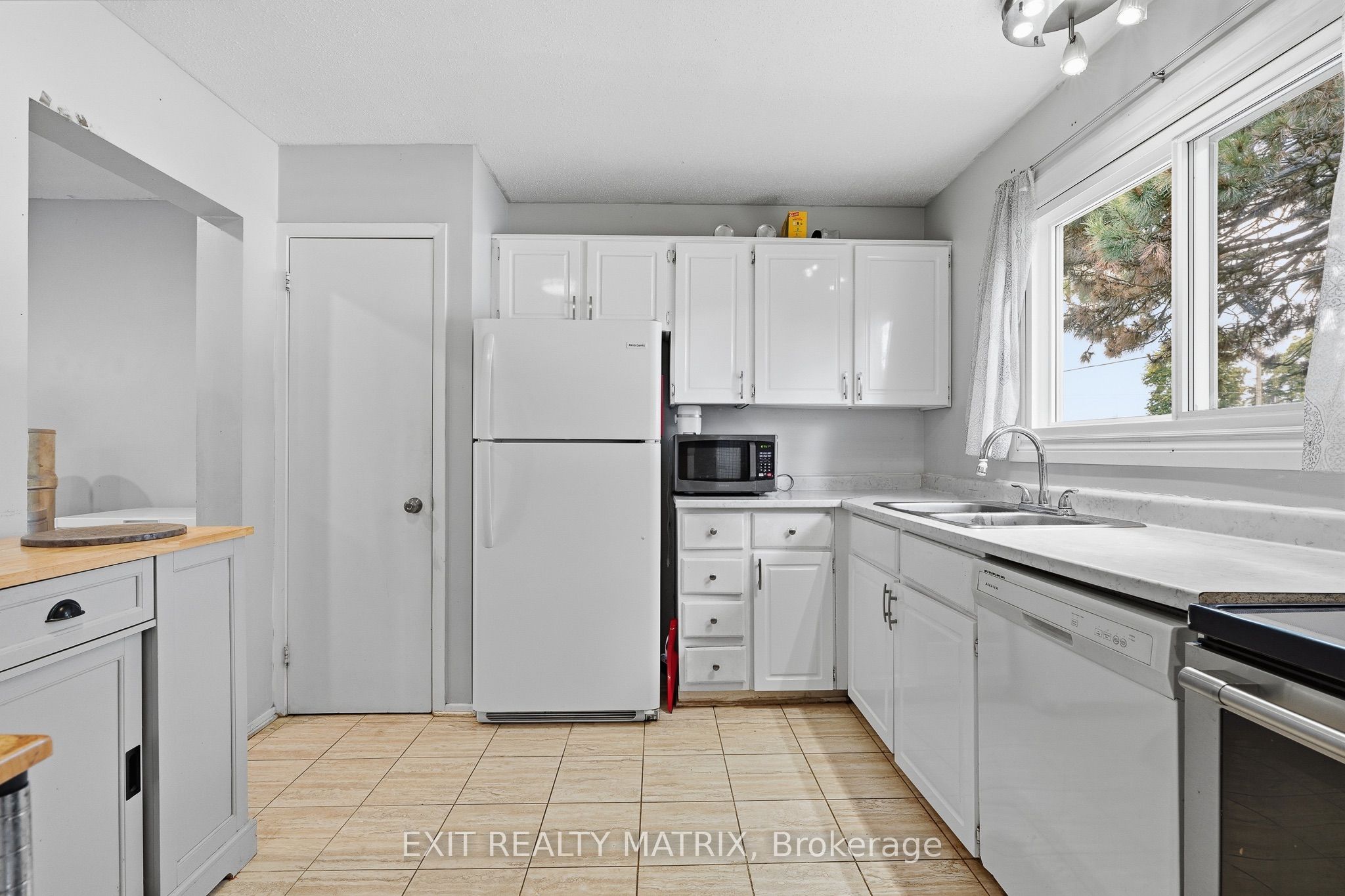 1661 Heron Road 3 Property Photo 7