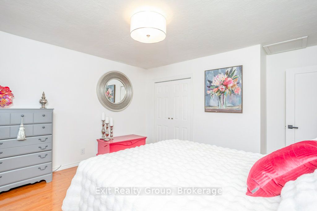 640 Victoria Street N Property Photo 14