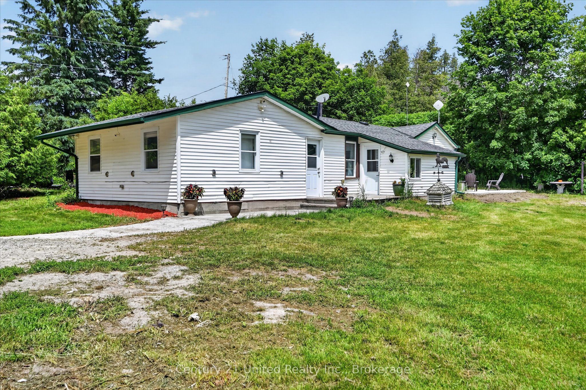 93 Loop Line Property Photo 1