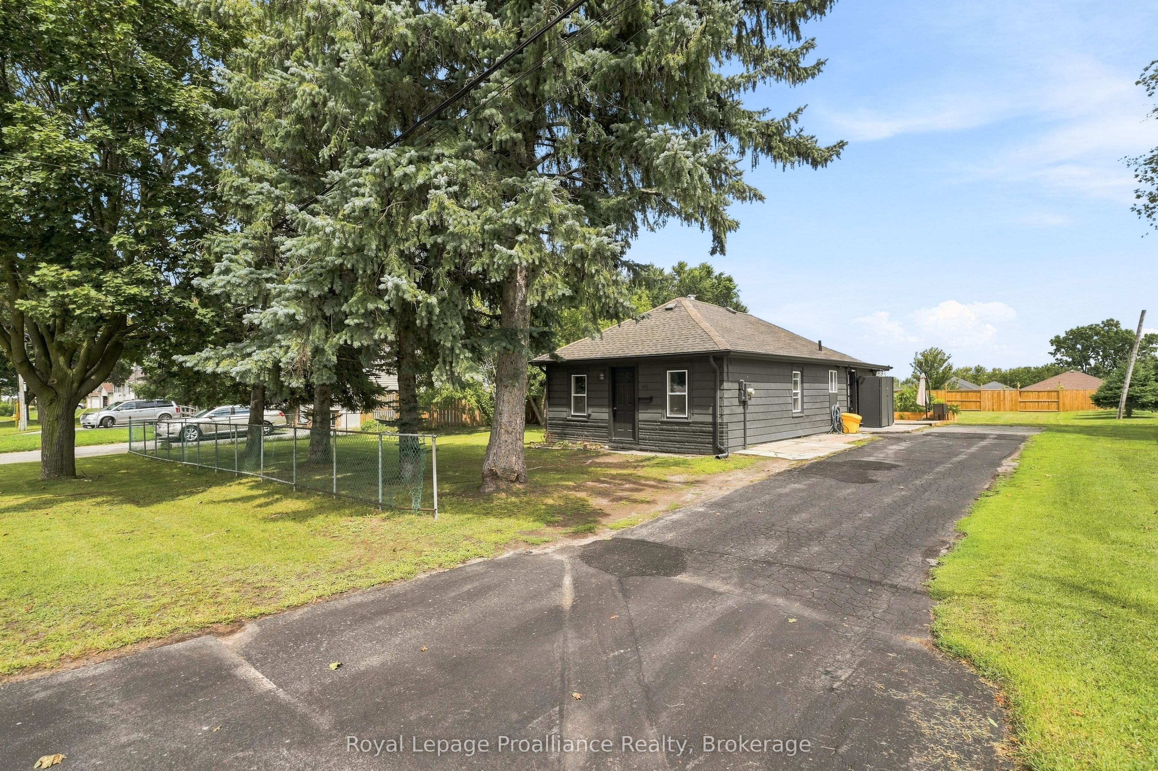161 University Avenue Property Photo 1