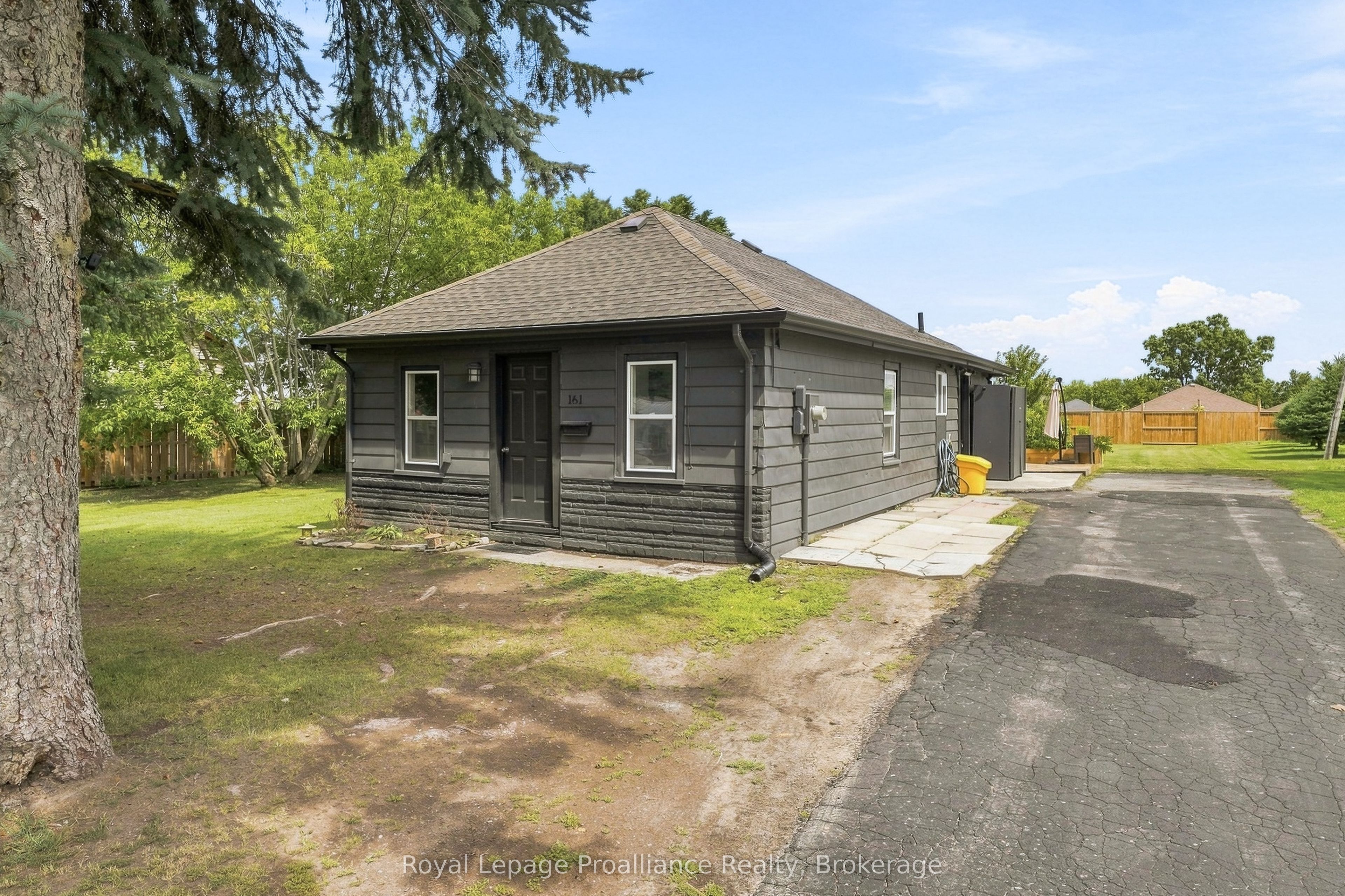 161 University Avenue Property Photo 2