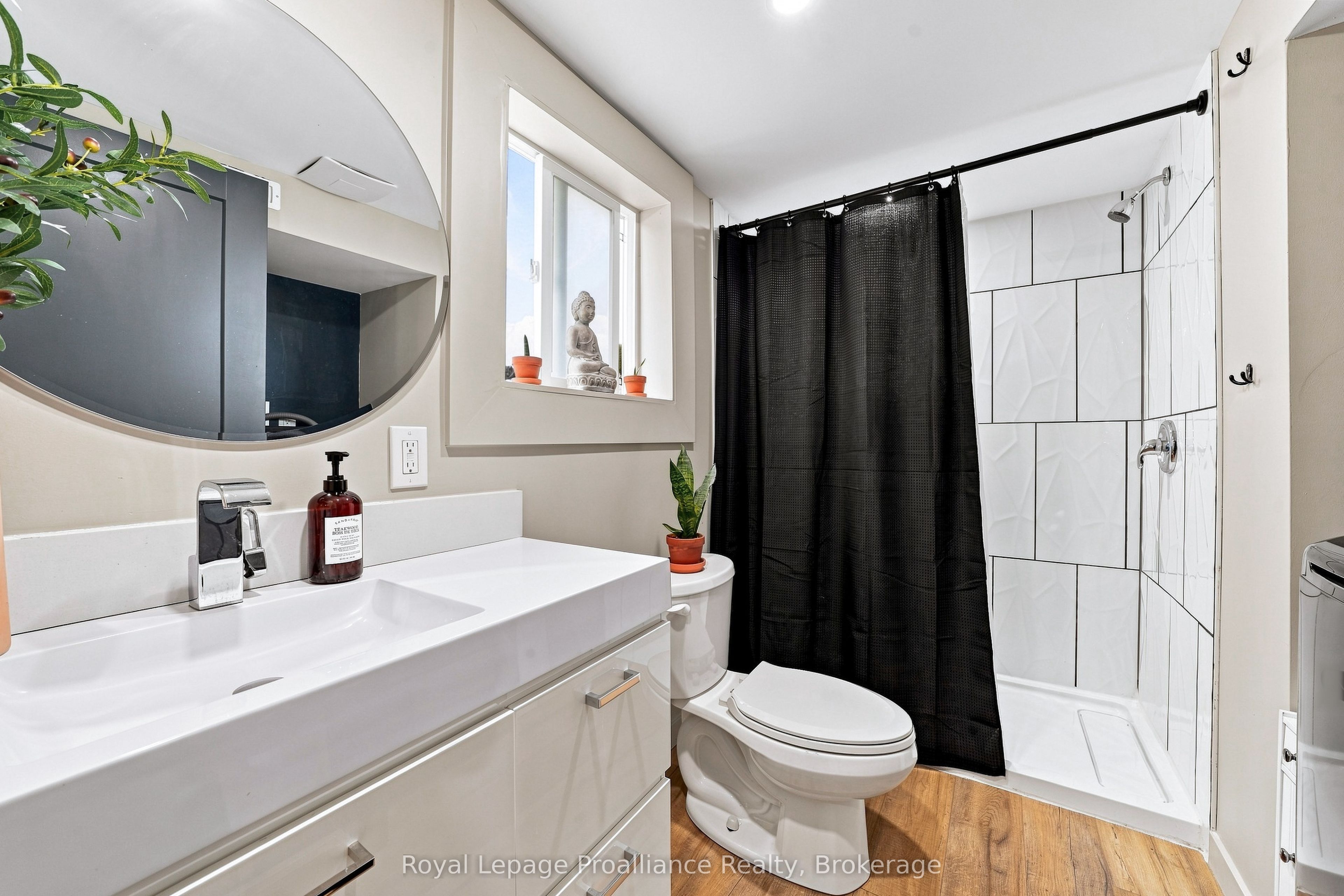 161 University Avenue Property Photo 4