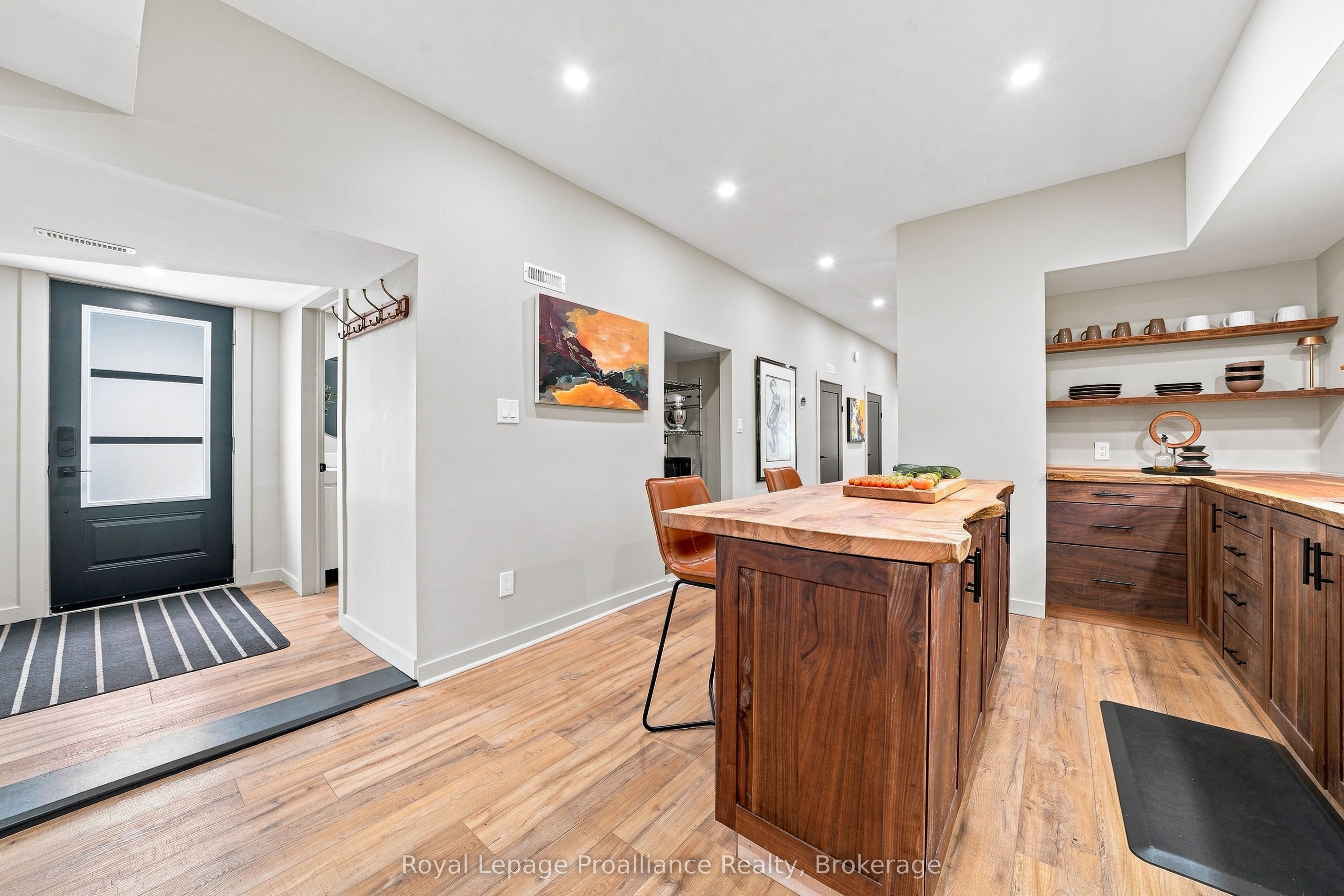 161 University Avenue Property Photo 7