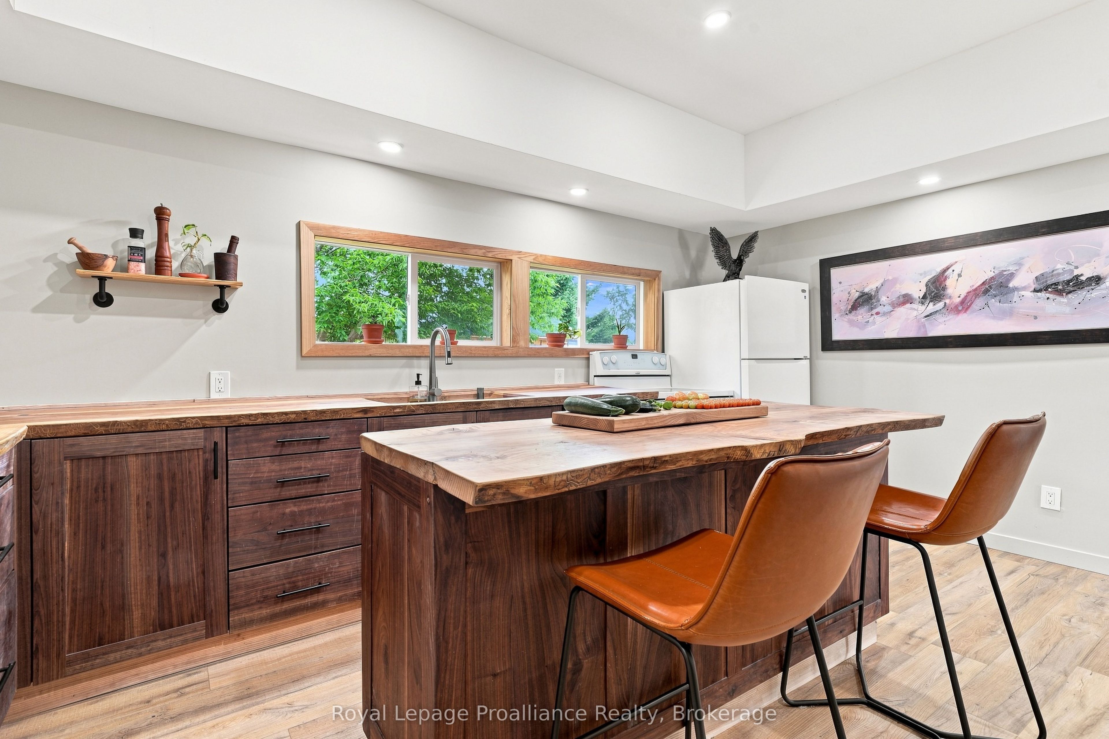 161 University Avenue Property Photo 8