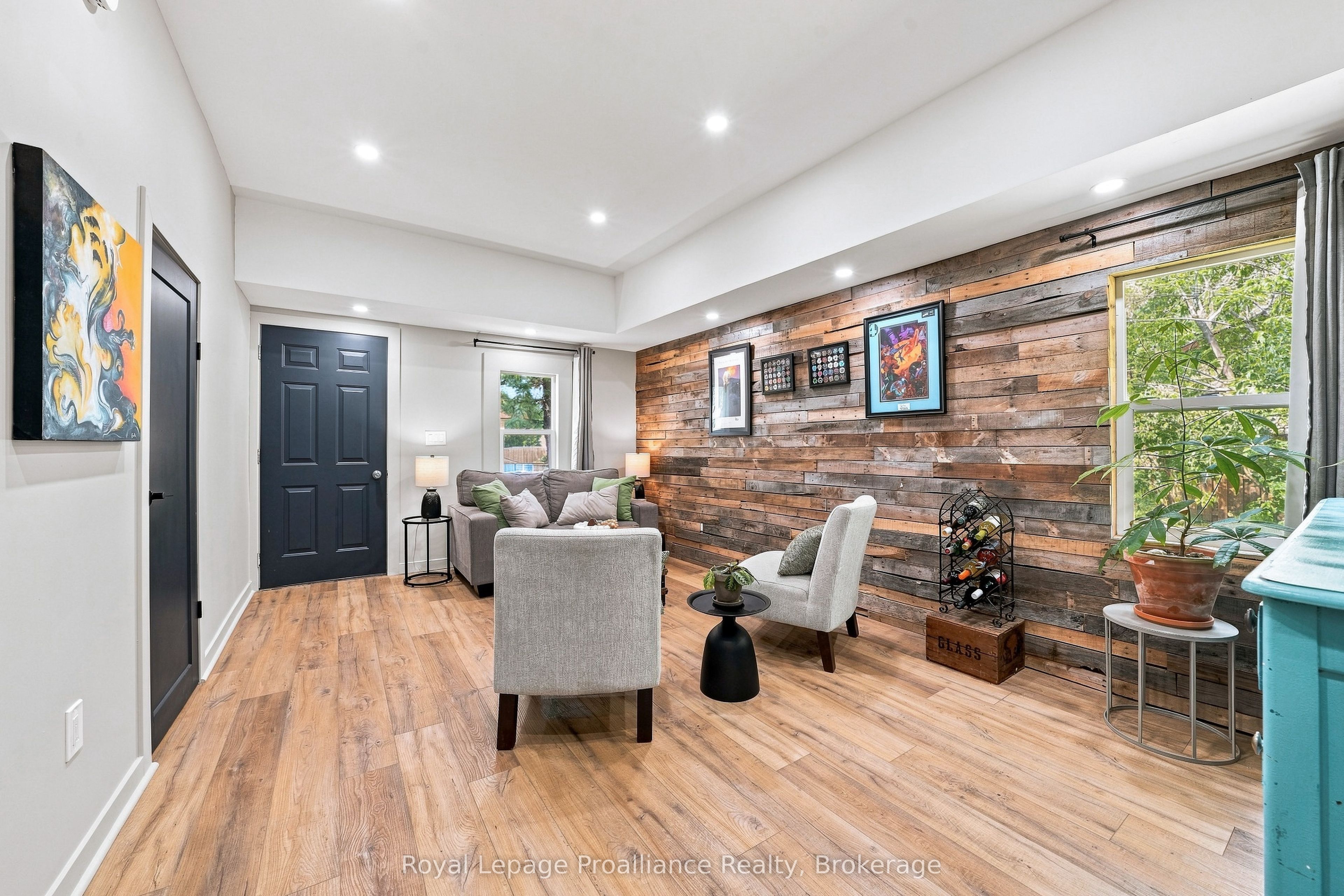 161 University Avenue Property Photo 10