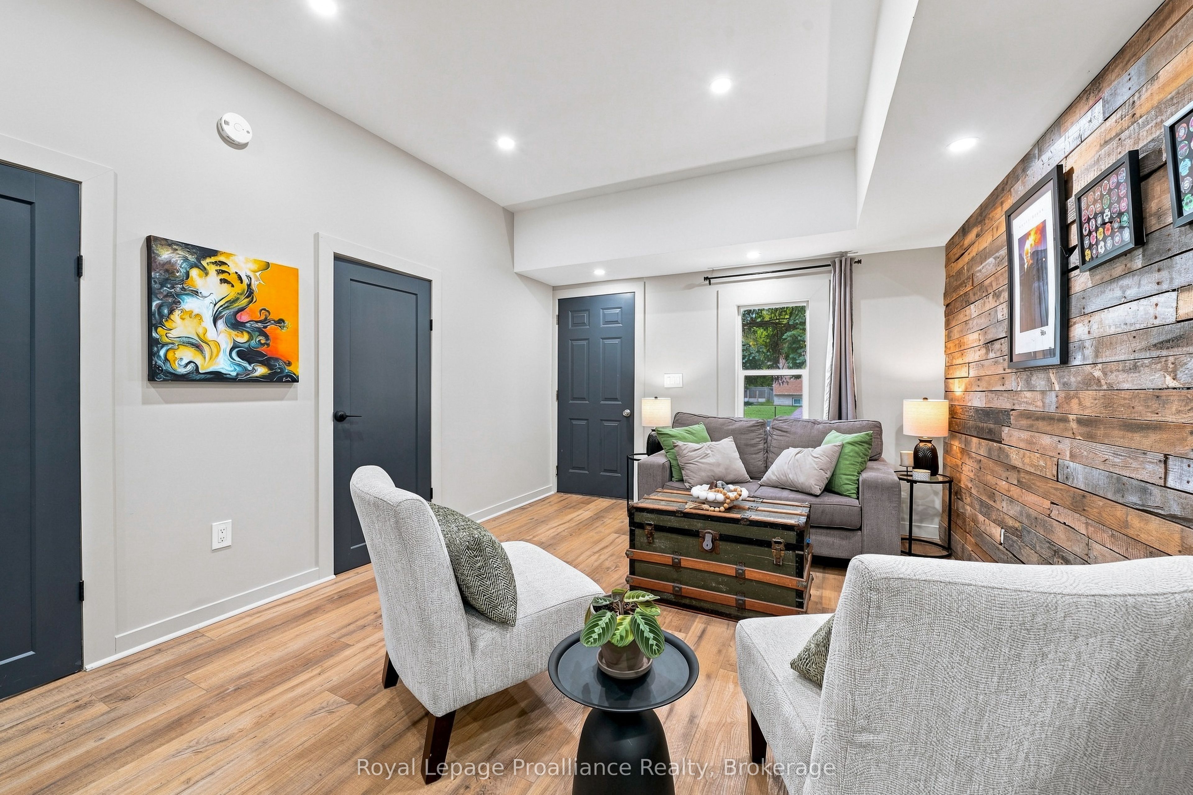 161 University Avenue Property Photo 12