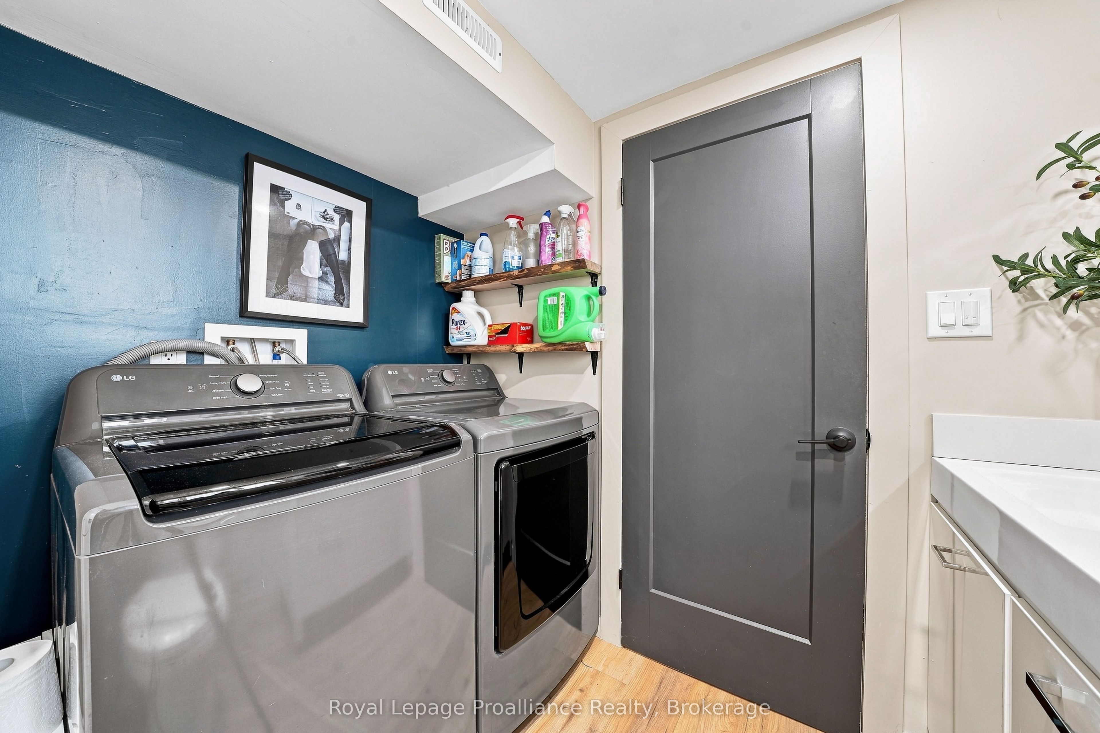 161 University Avenue Property Photo 15