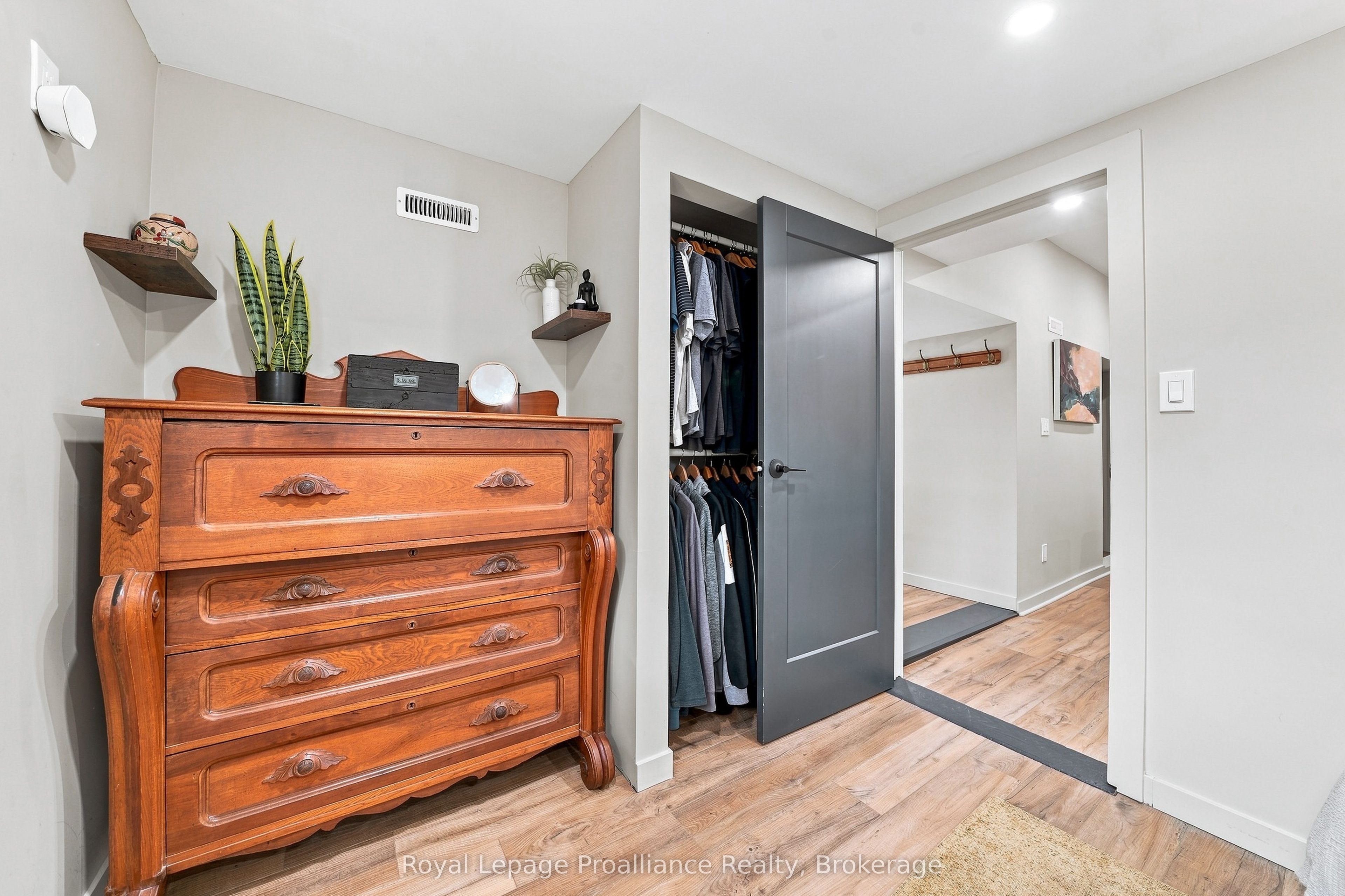 161 University Avenue Property Photo 18