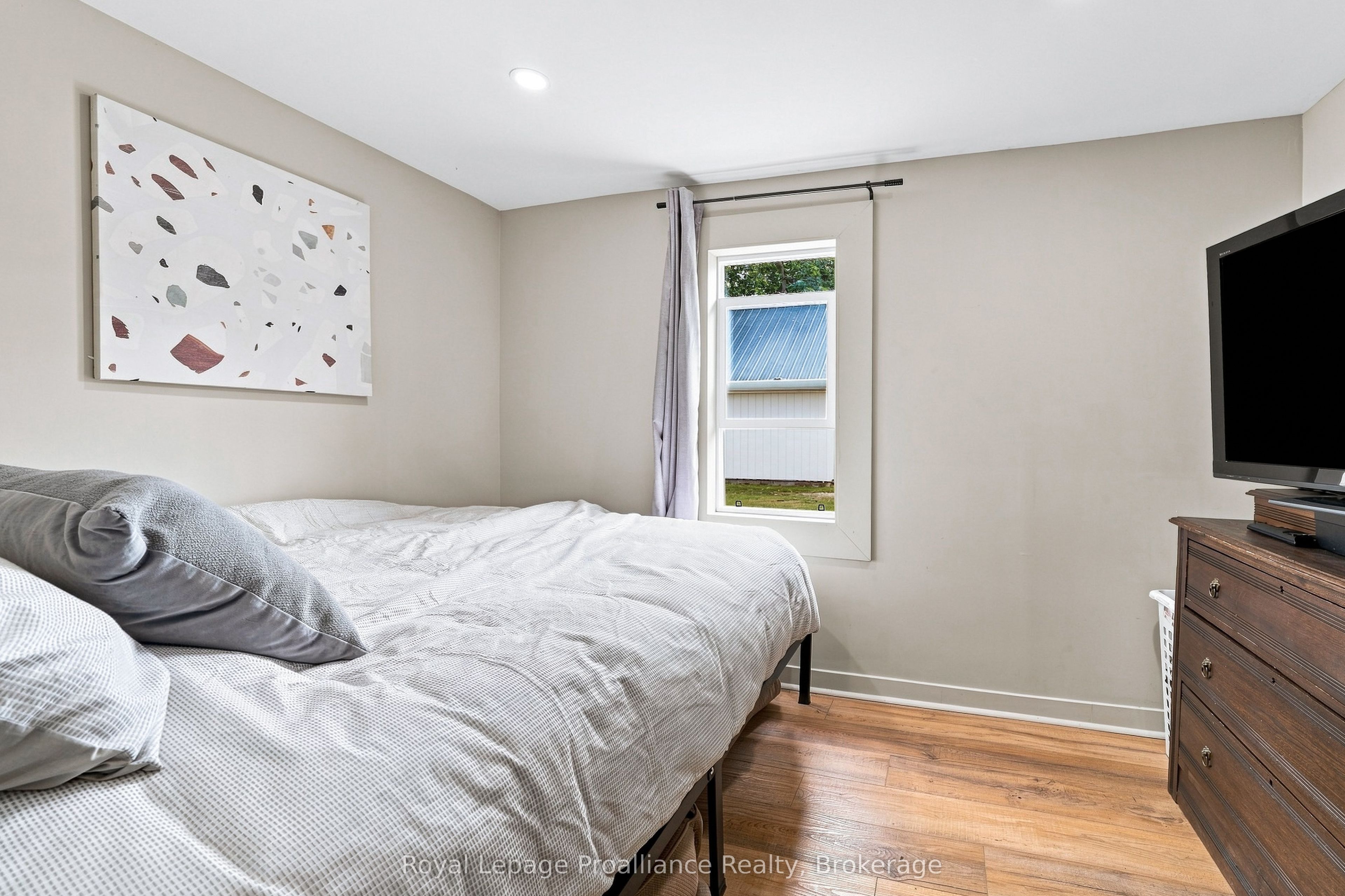 161 University Avenue Property Photo 20