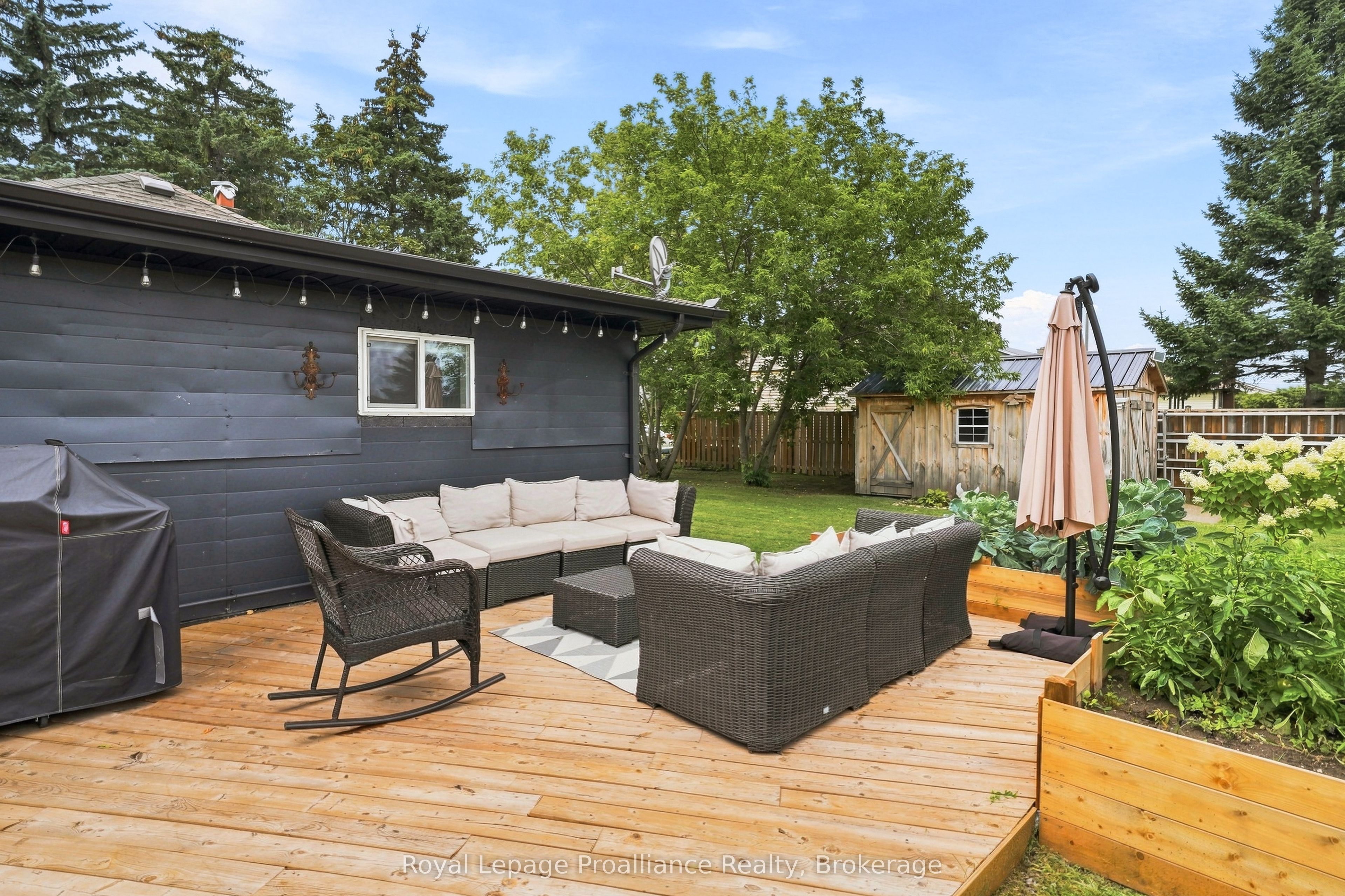 161 University Avenue Property Photo 22