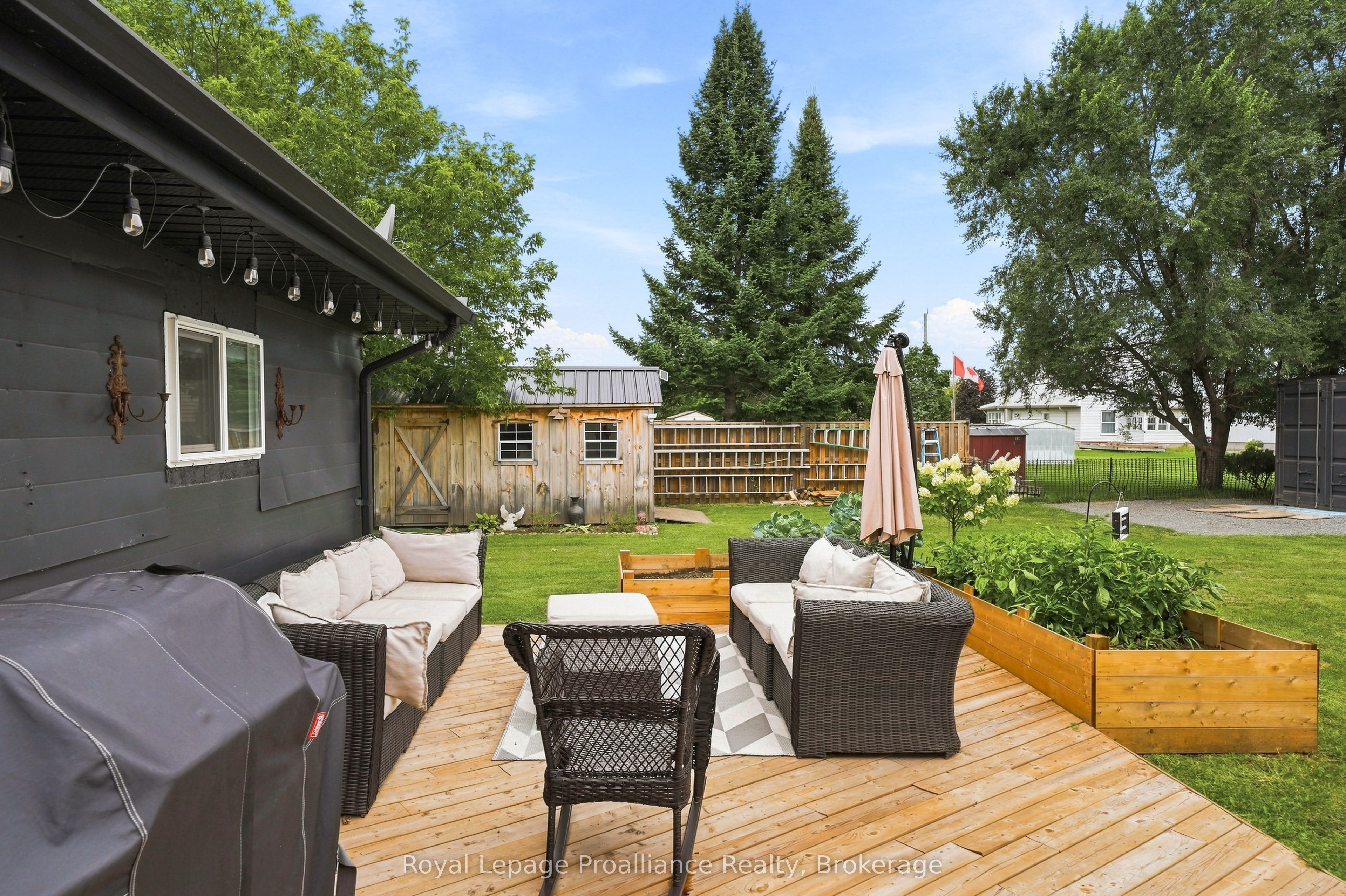 161 University Avenue Property Photo 23