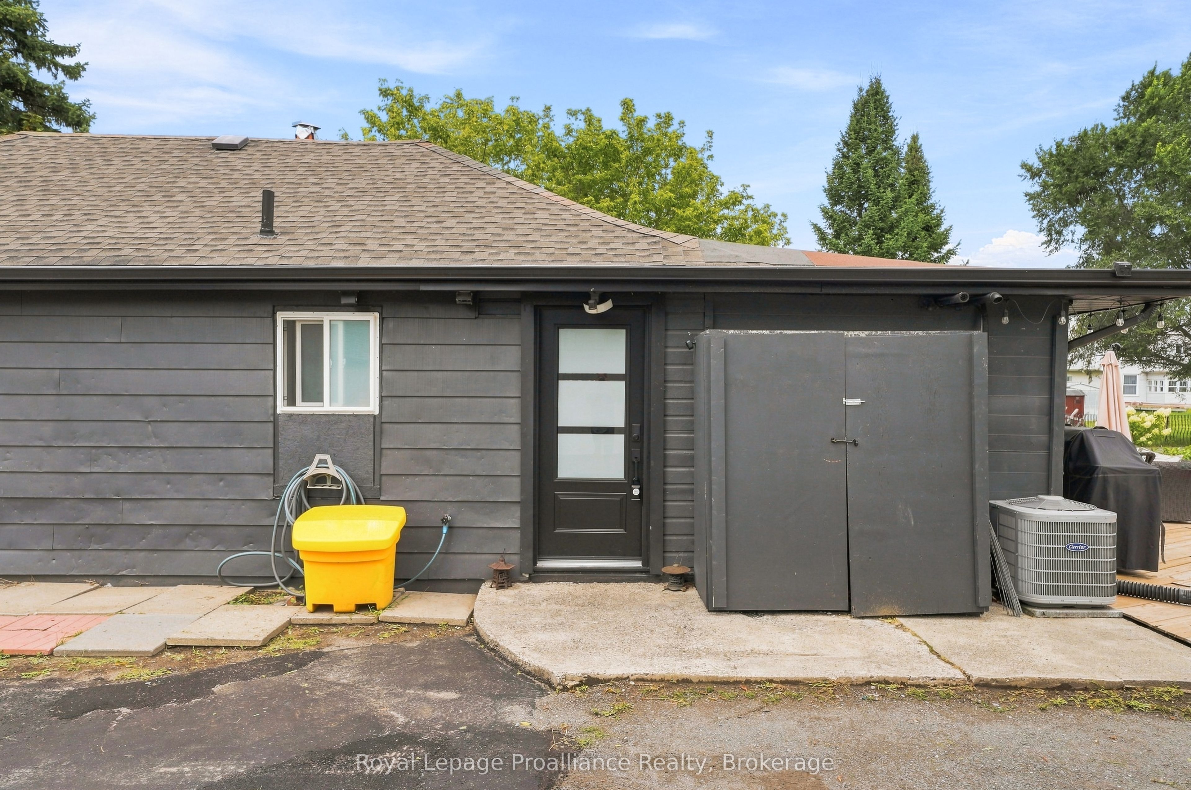 161 University Avenue Property Photo 24
