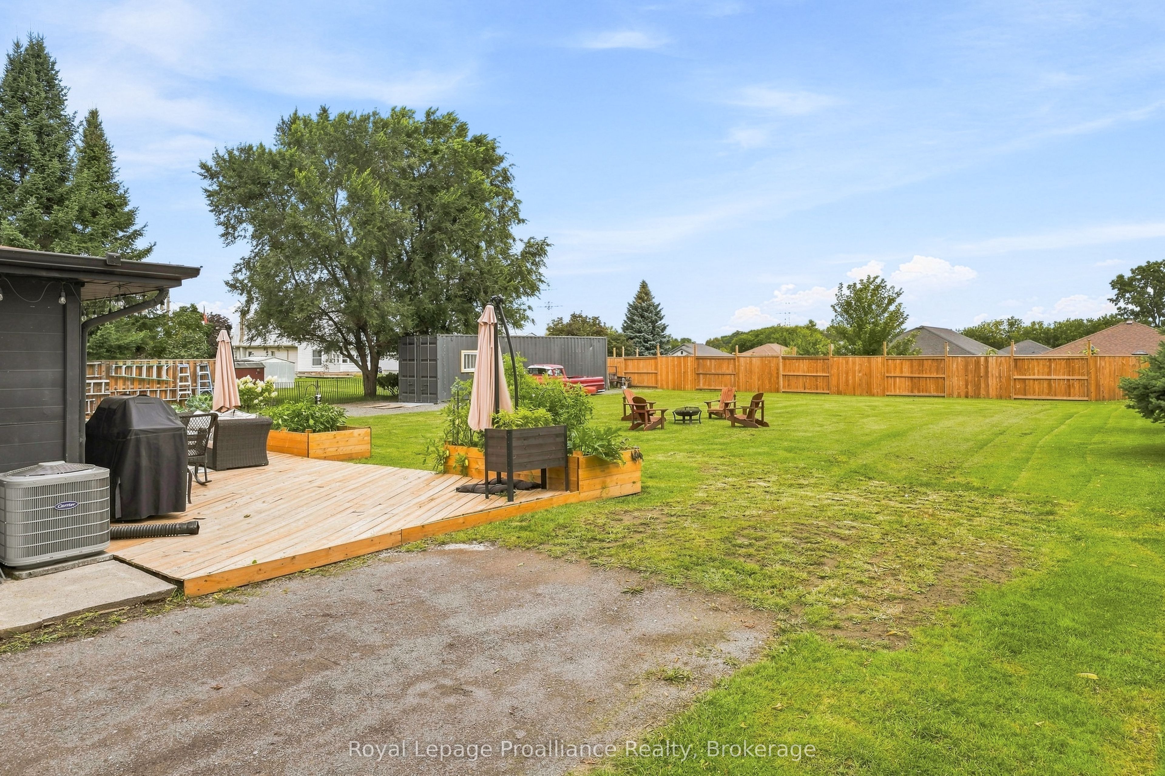 161 University Avenue Property Photo 25