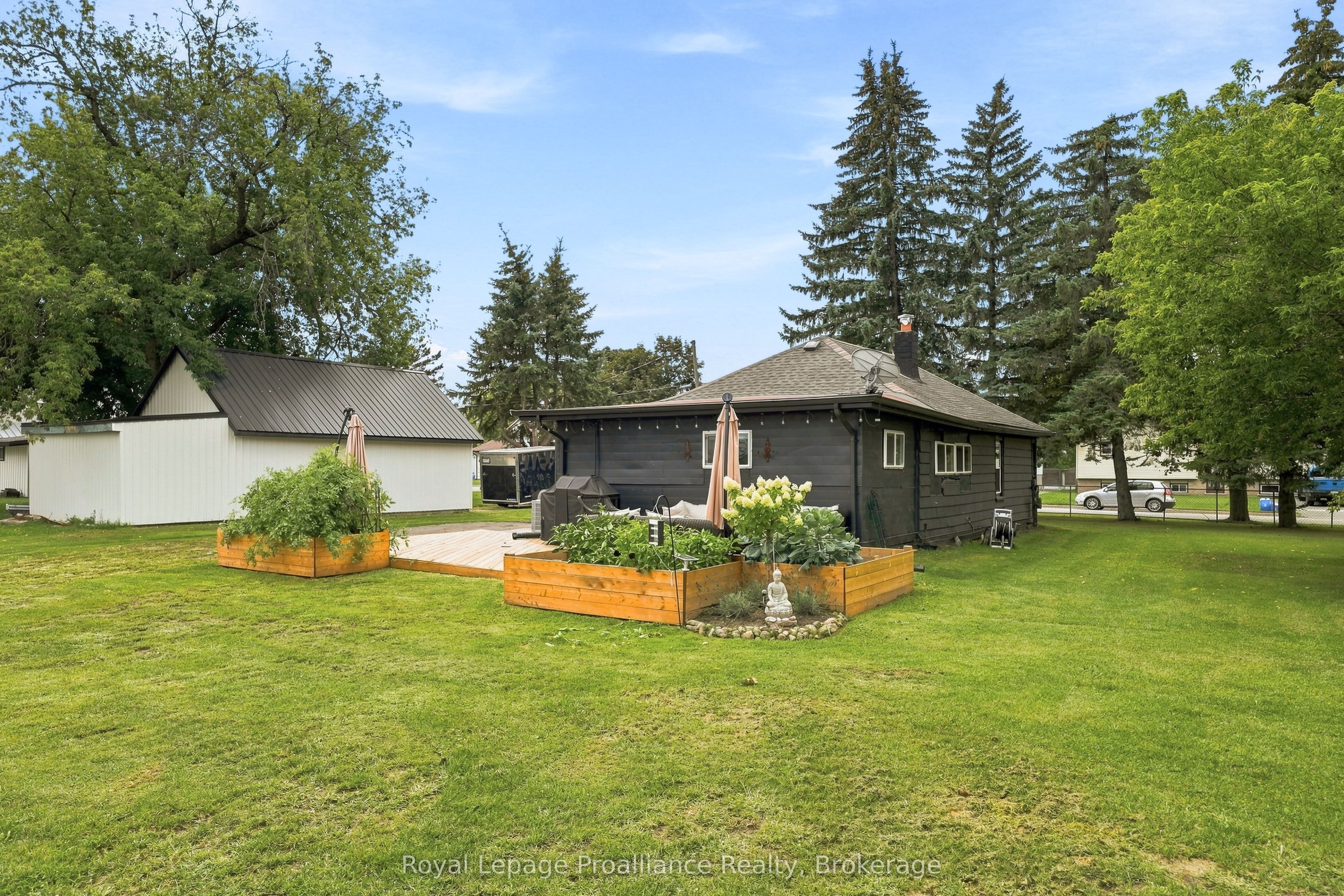 161 University Avenue Property Photo 28