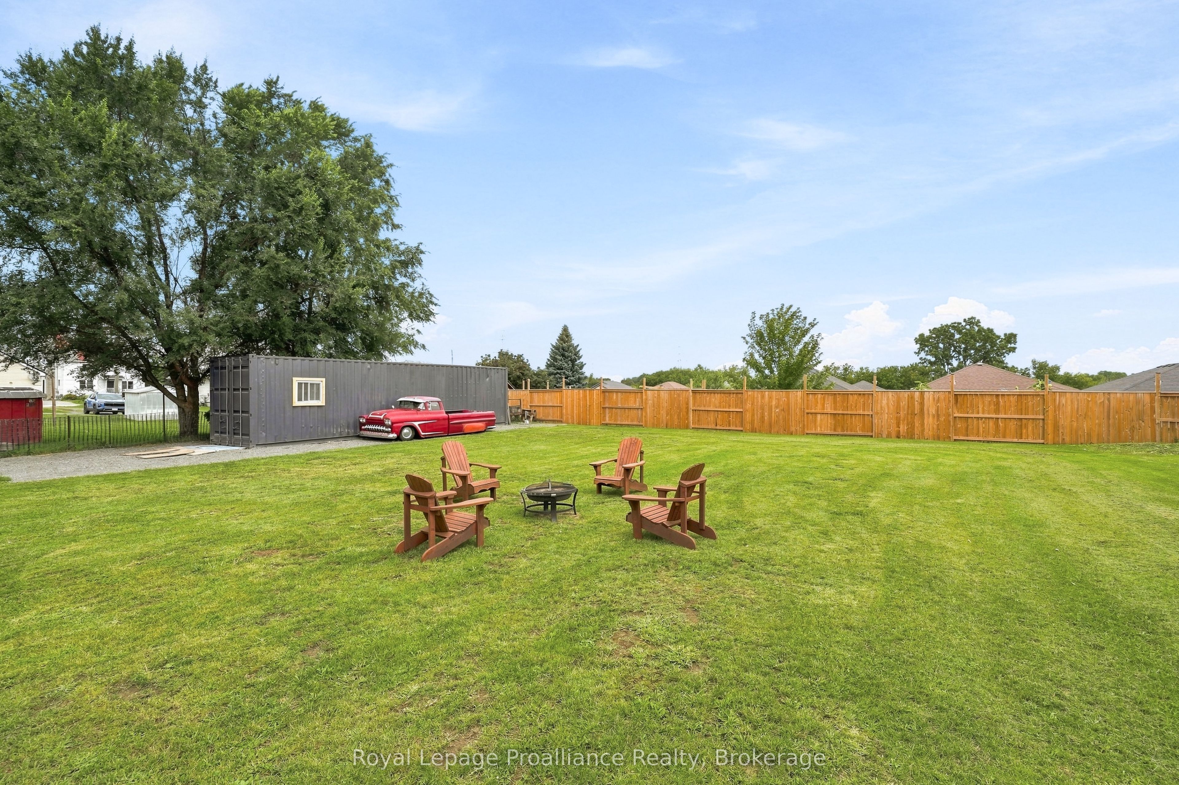 161 University Avenue Property Photo 29