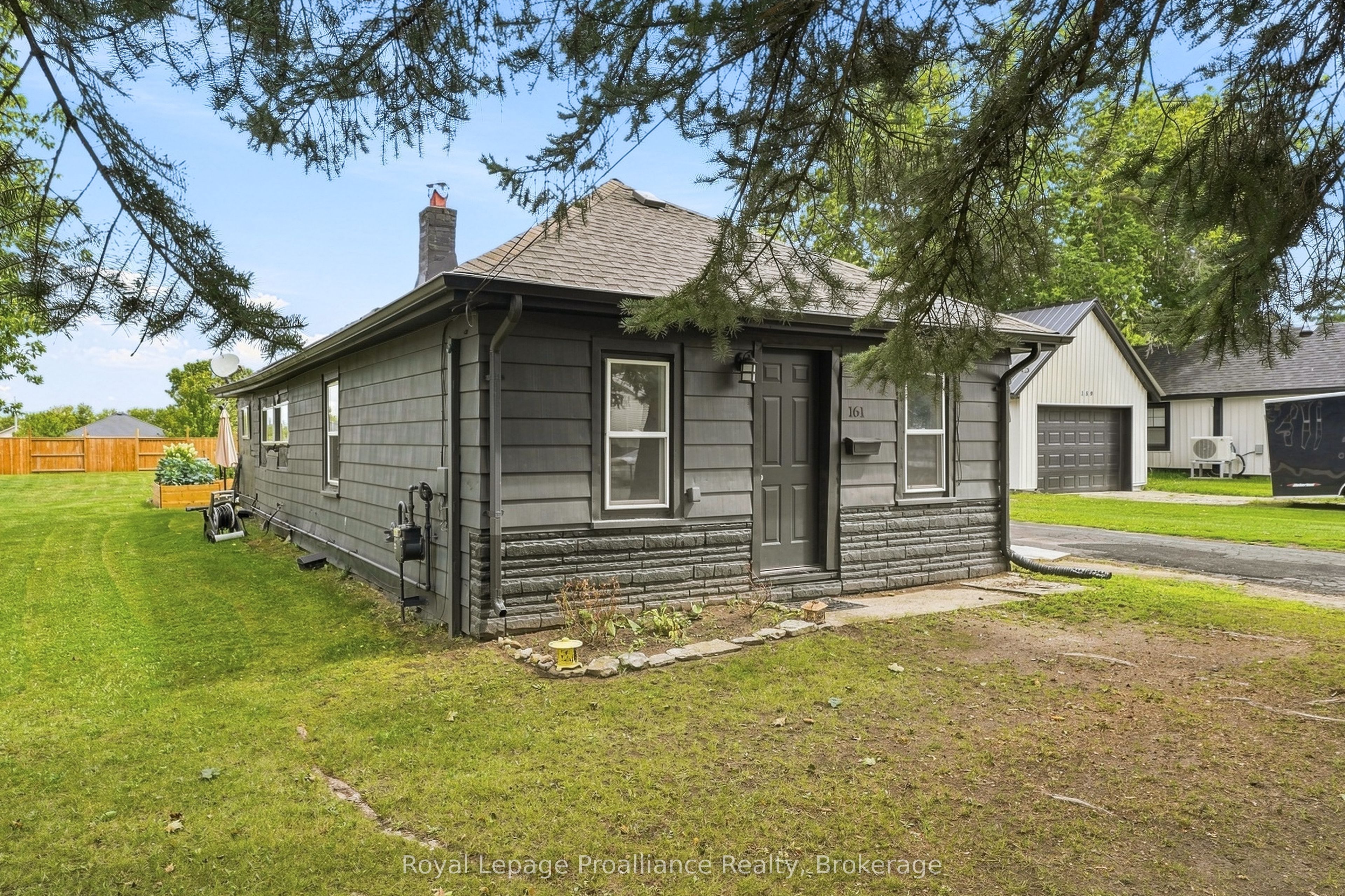 161 University Avenue Property Photo 30
