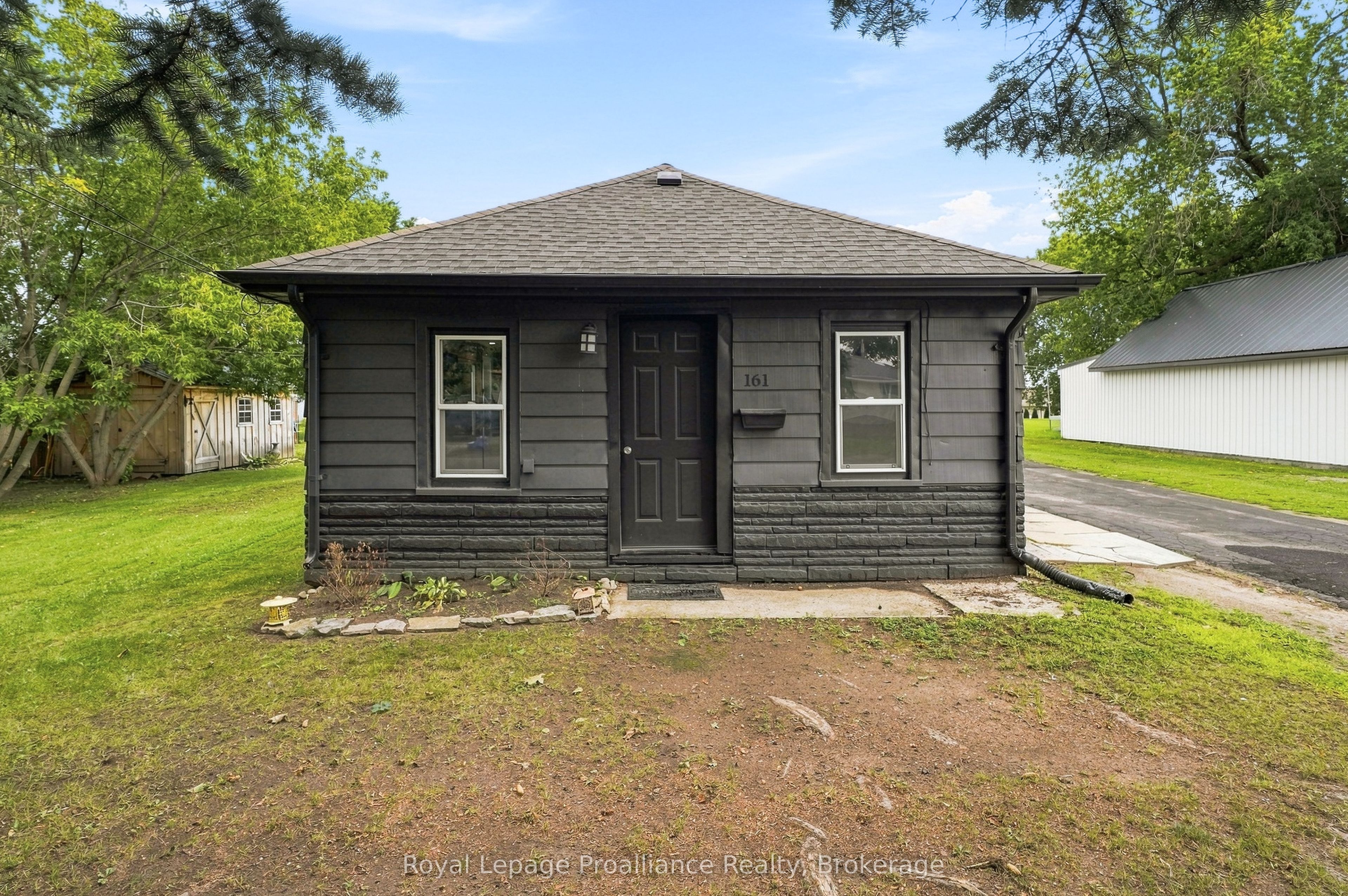 161 University Avenue Property Photo 31