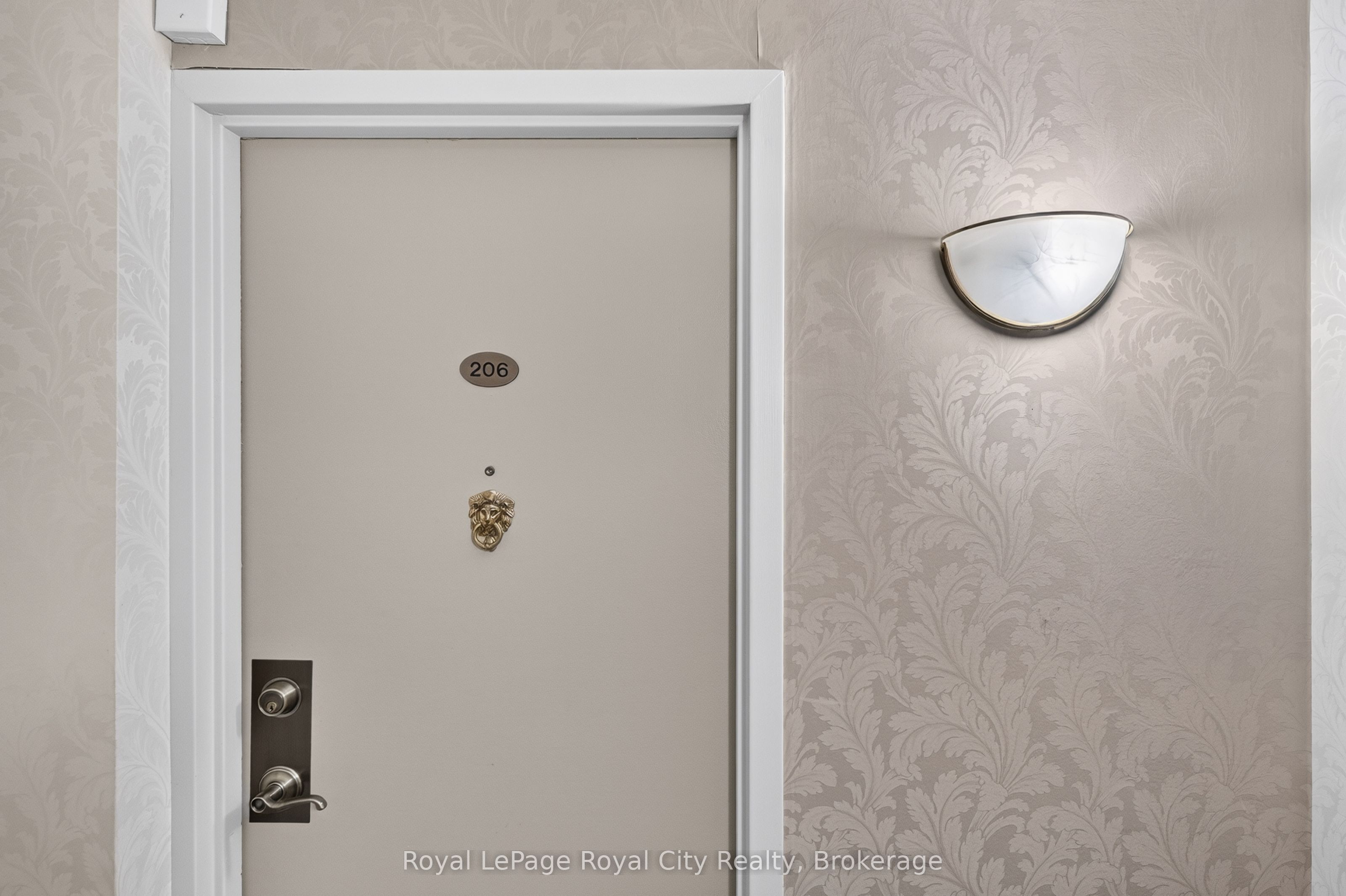 19 Woodlawn Road E 206 Property Photo 6