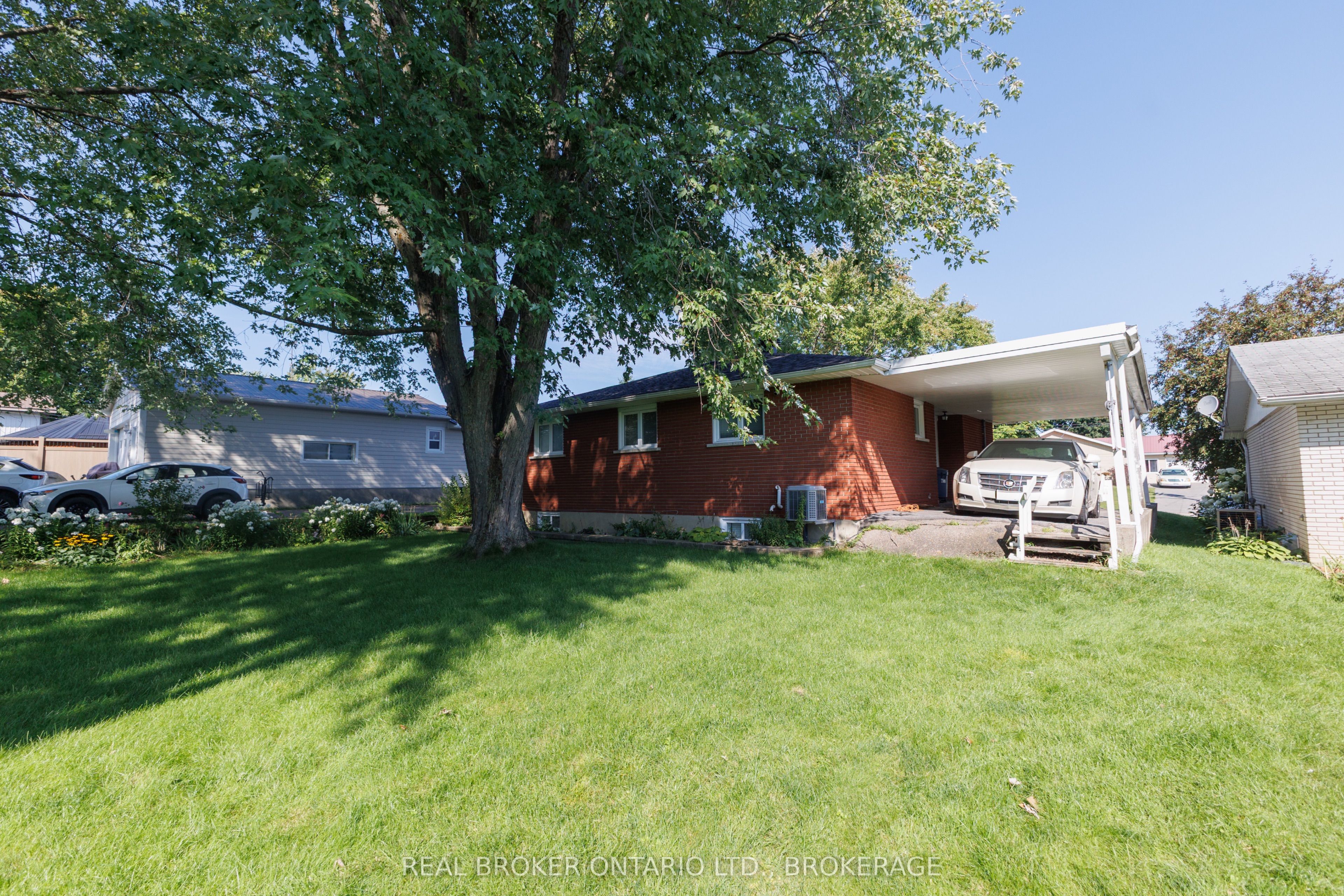 76 Kincardine Street W Property Photo 2