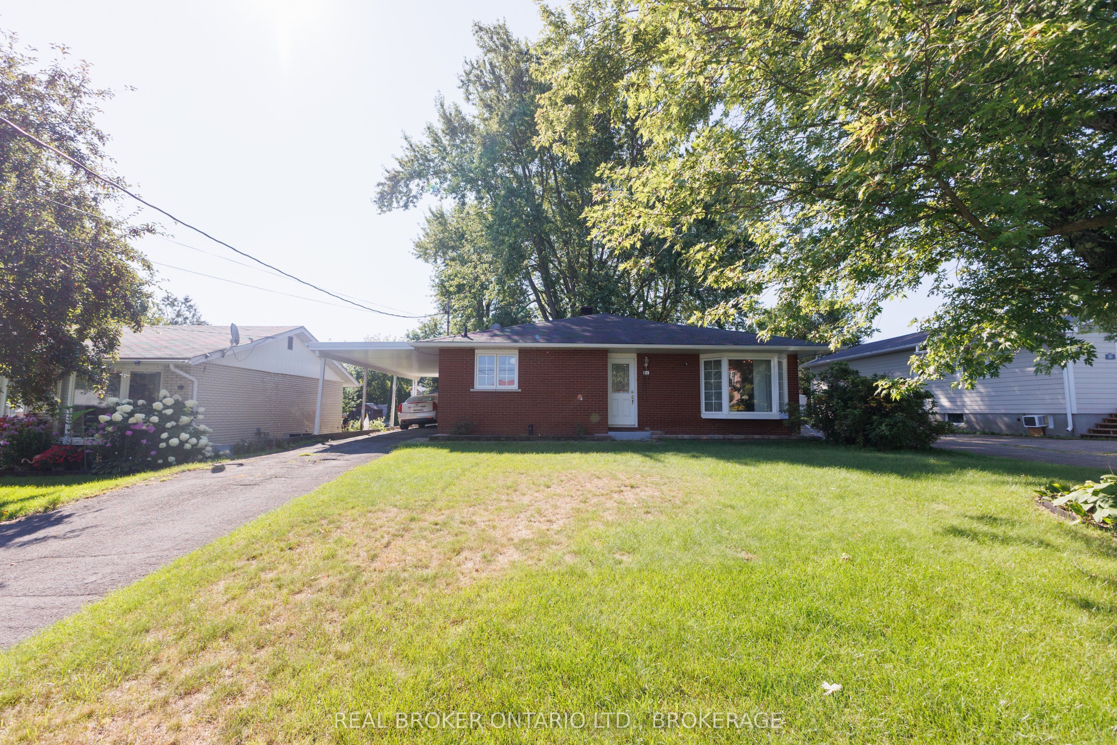 76 Kincardine Street W Property Photo 5