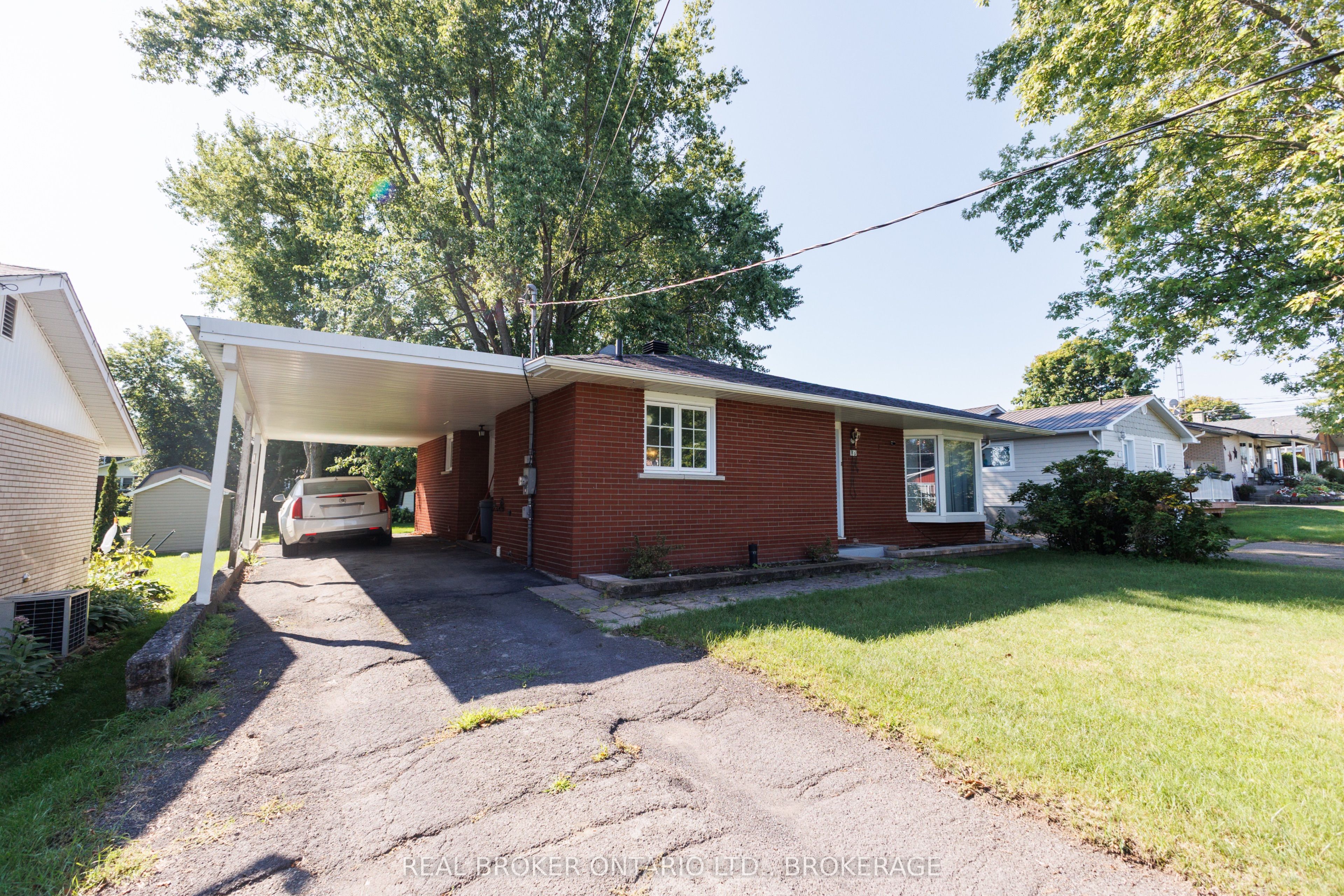 76 Kincardine Street W Property Photo 6