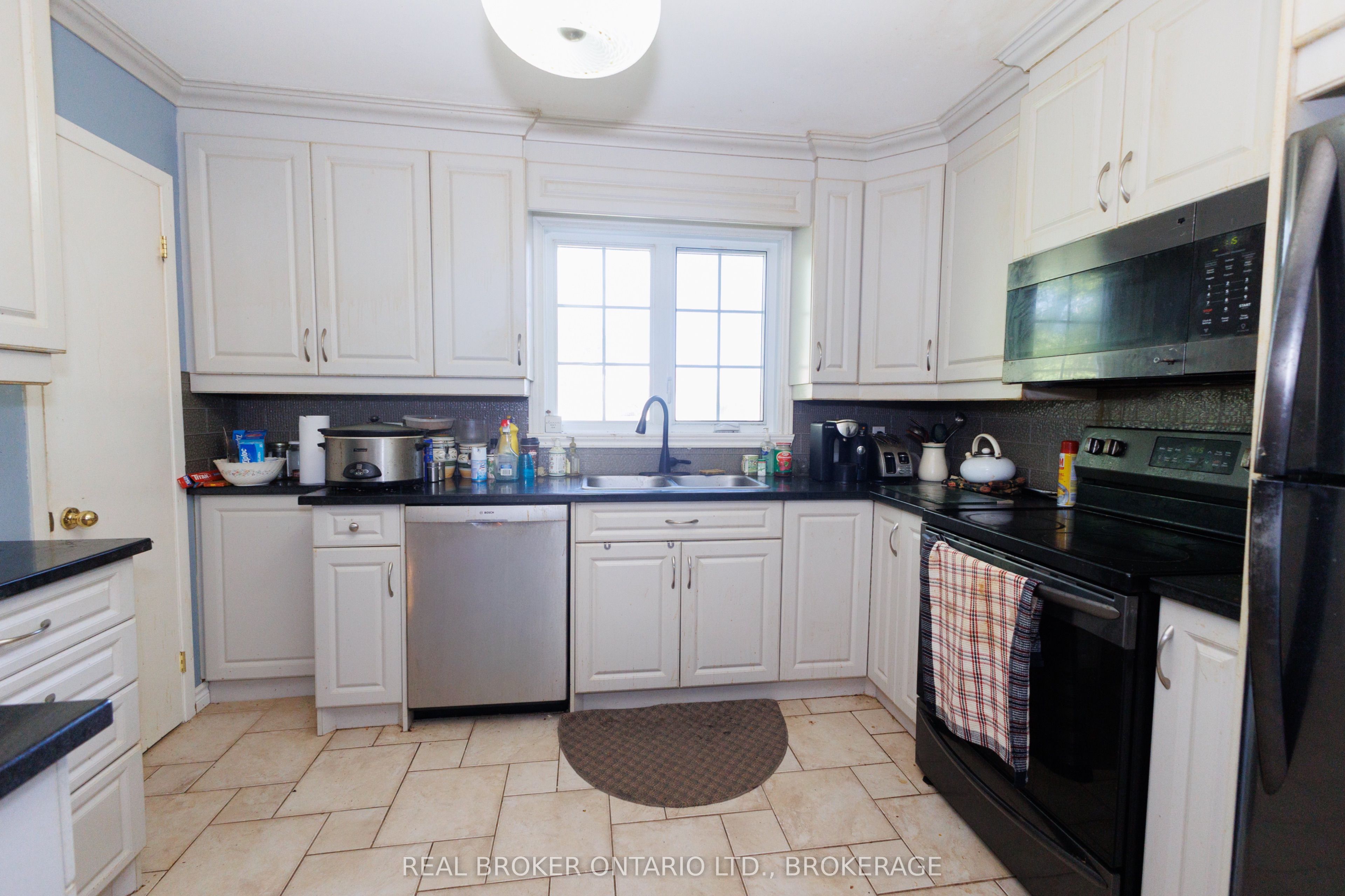 76 Kincardine Street W Property Photo 8
