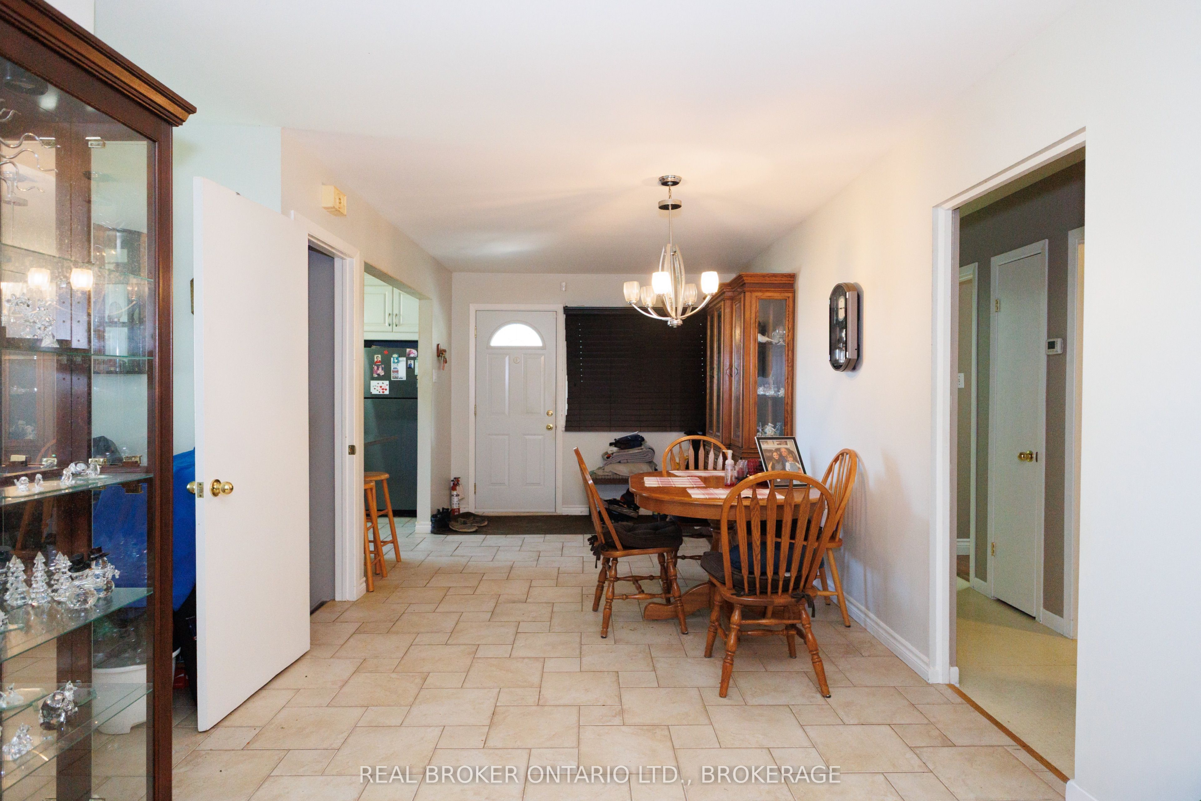 76 Kincardine Street W Property Photo 9