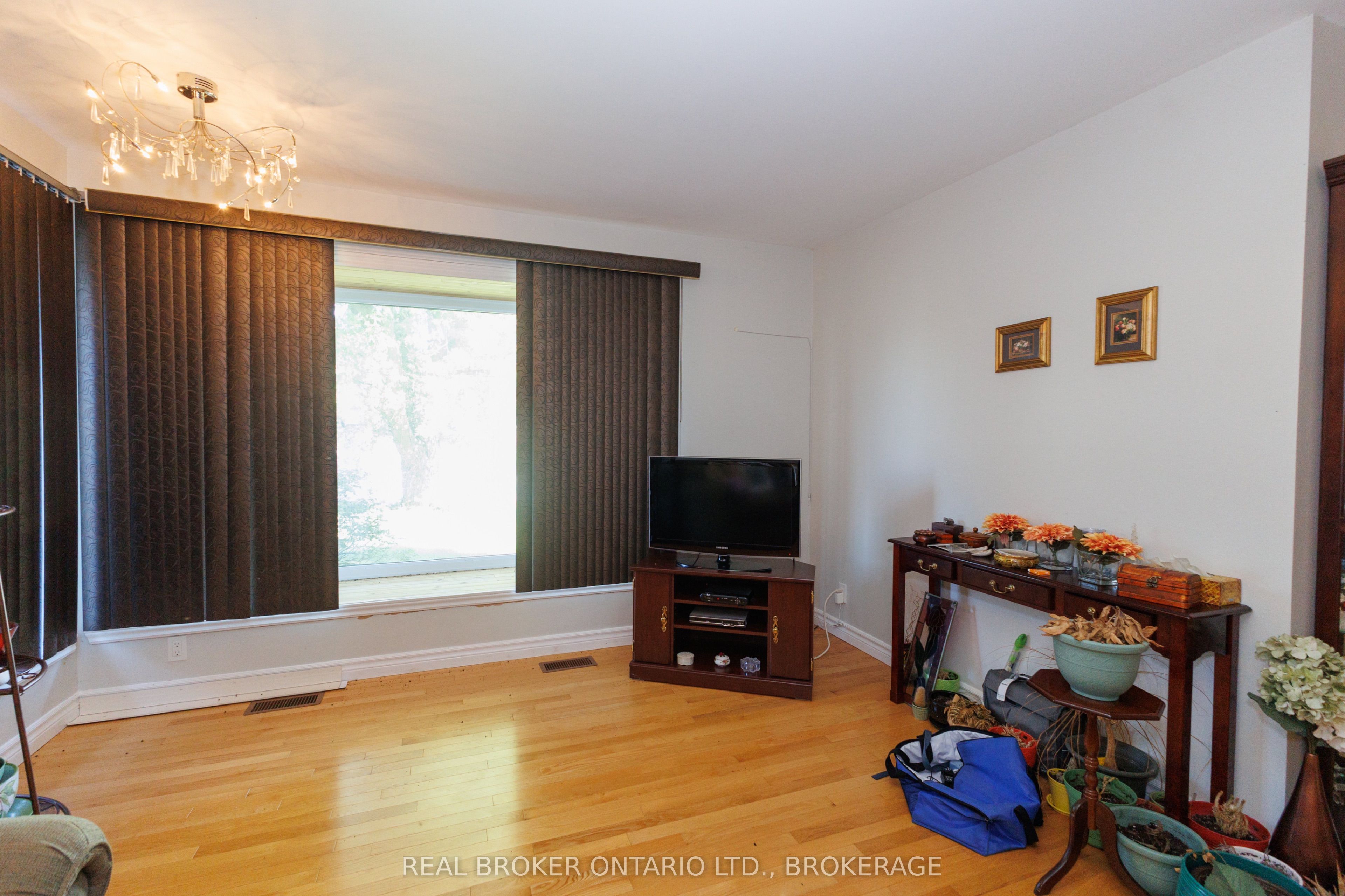 76 Kincardine Street W Property Photo 10