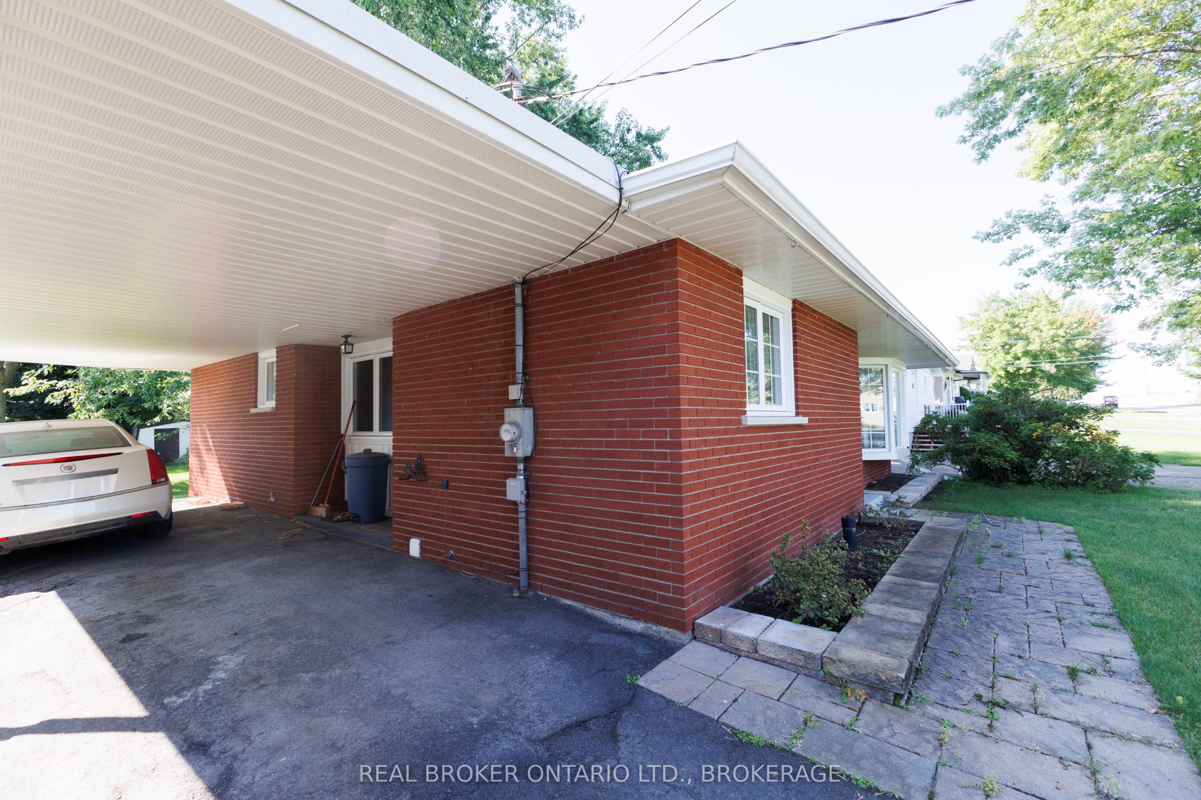 76 Kincardine Street W Property Photo 42