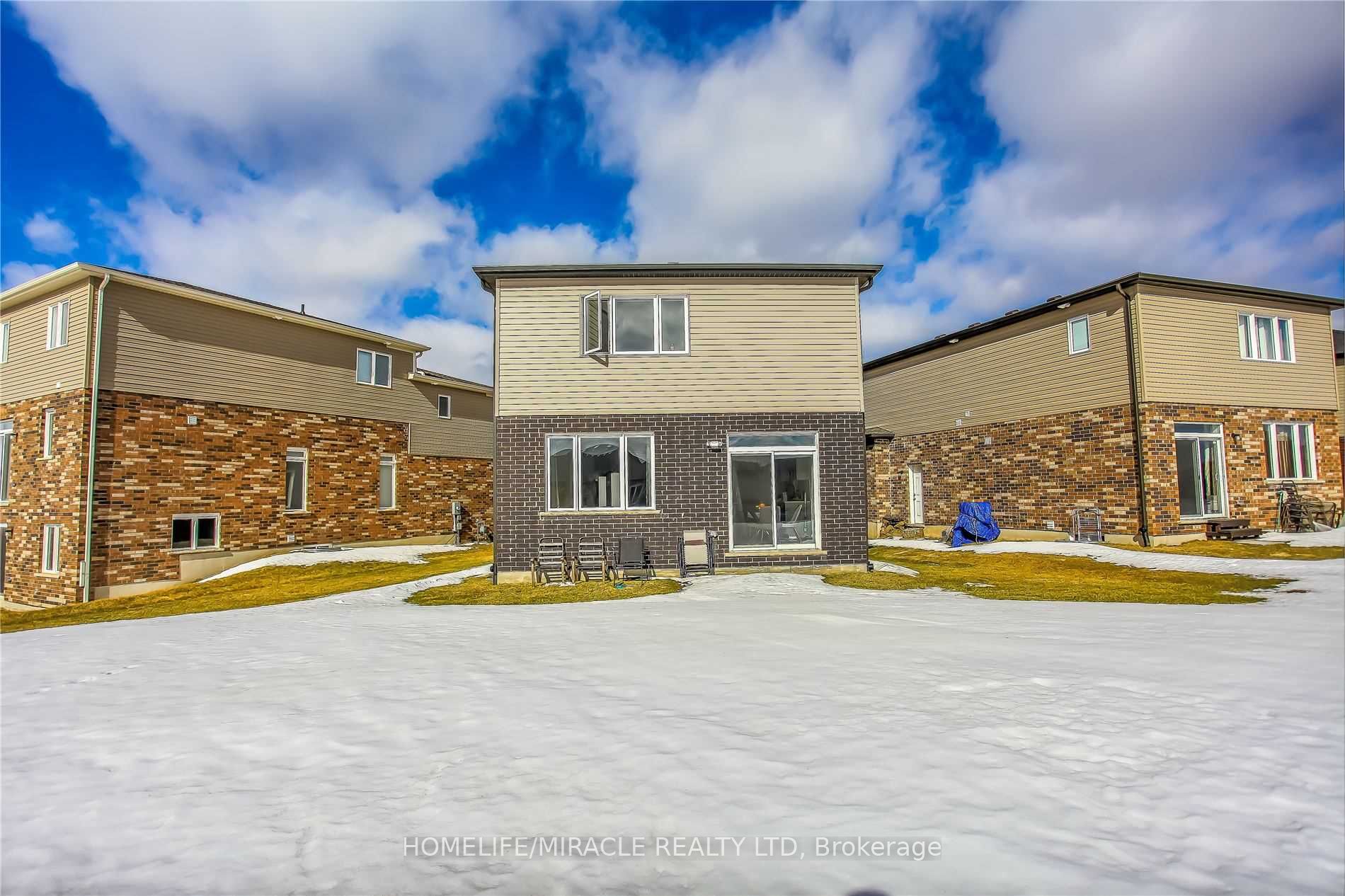99 Saddlebrook Court Property Photo 1