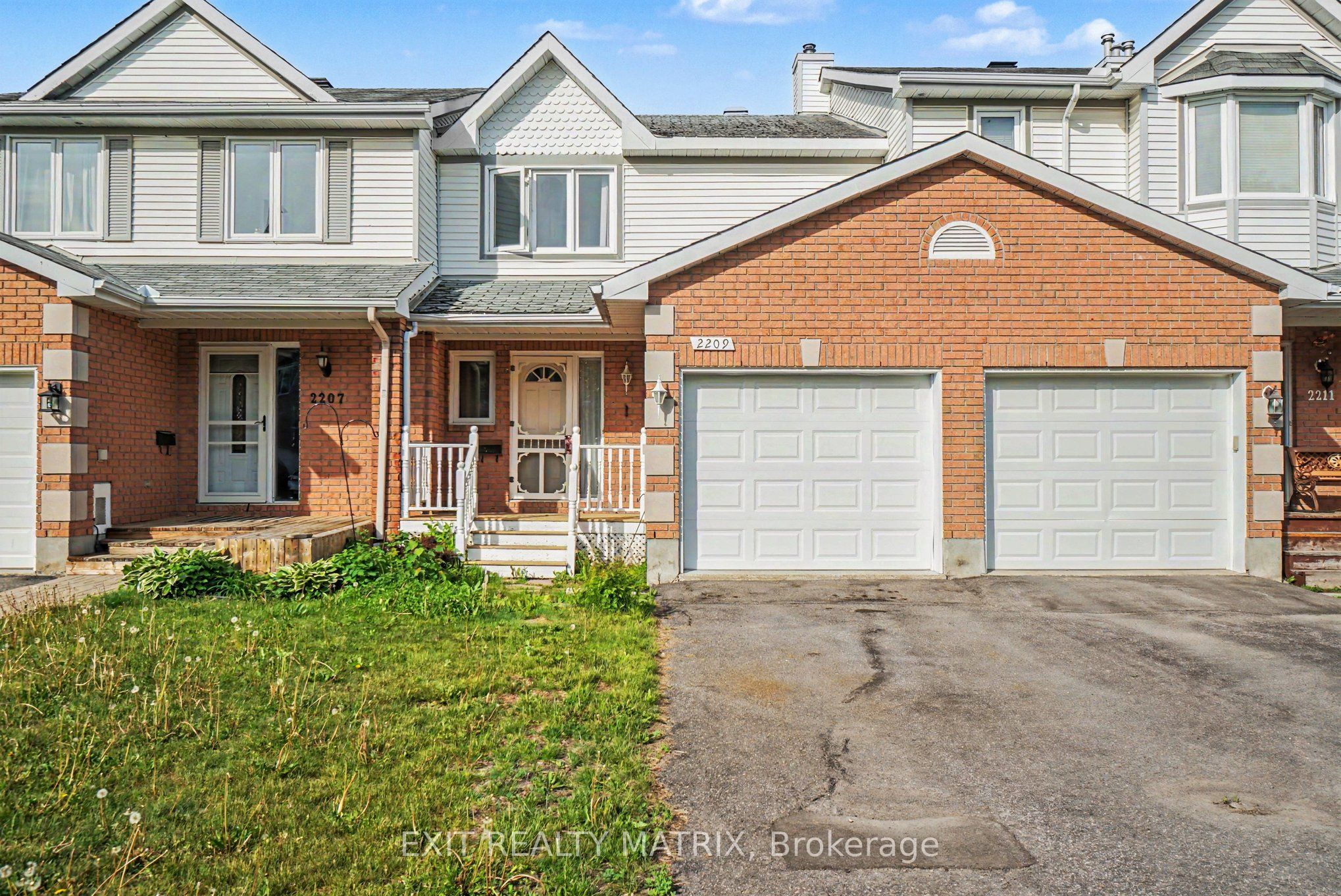2209 Saturn Crescent Property Photo 1