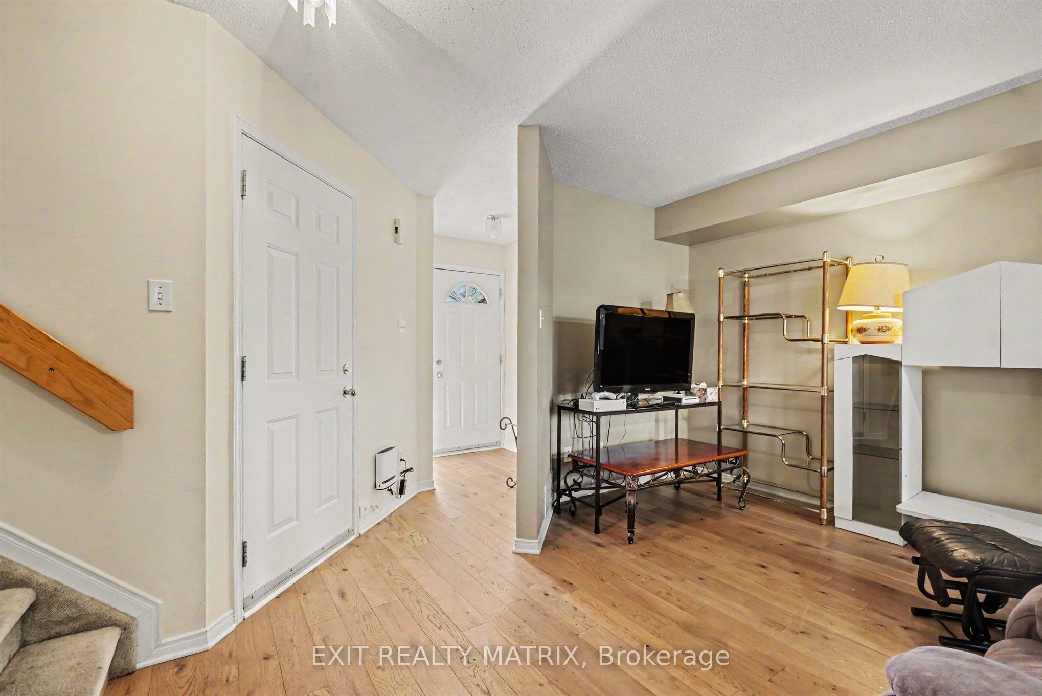 2209 Saturn Crescent Property Photo 4