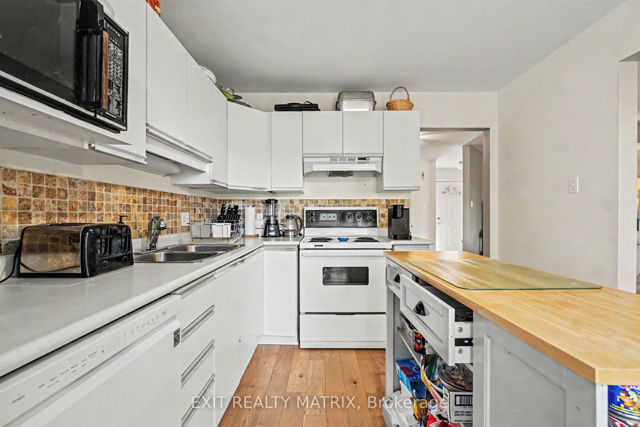 2209 Saturn Crescent Property Photo 8