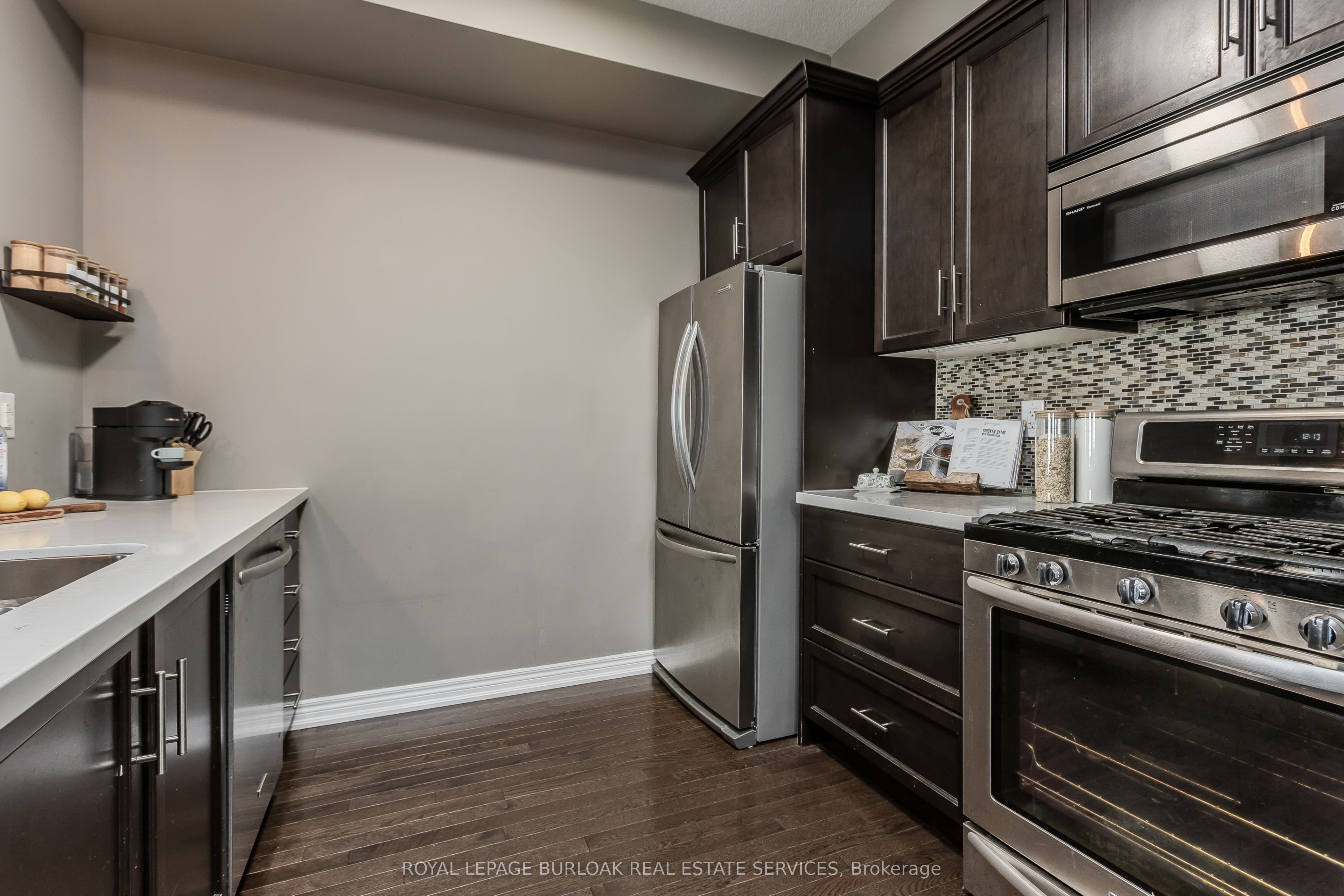 215 Dundas Street E 29 Property Photo 6