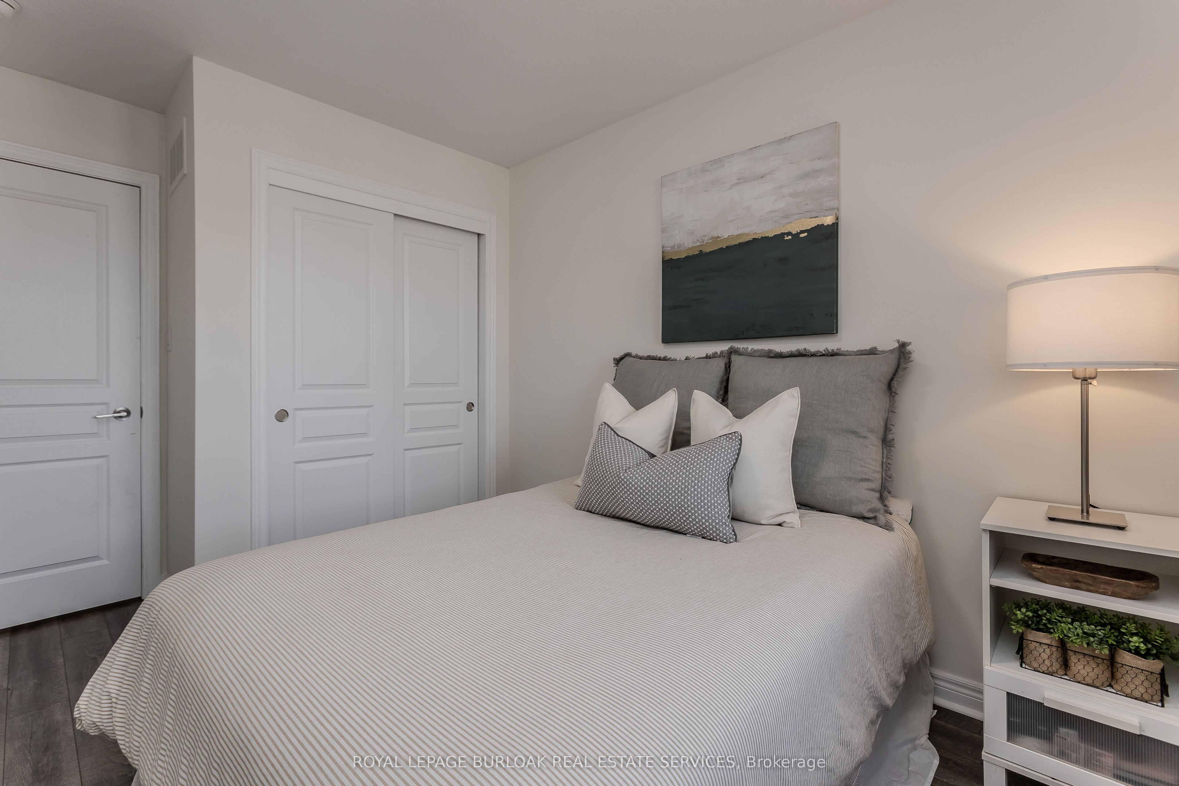 215 Dundas Street E 29 Property Photo 13